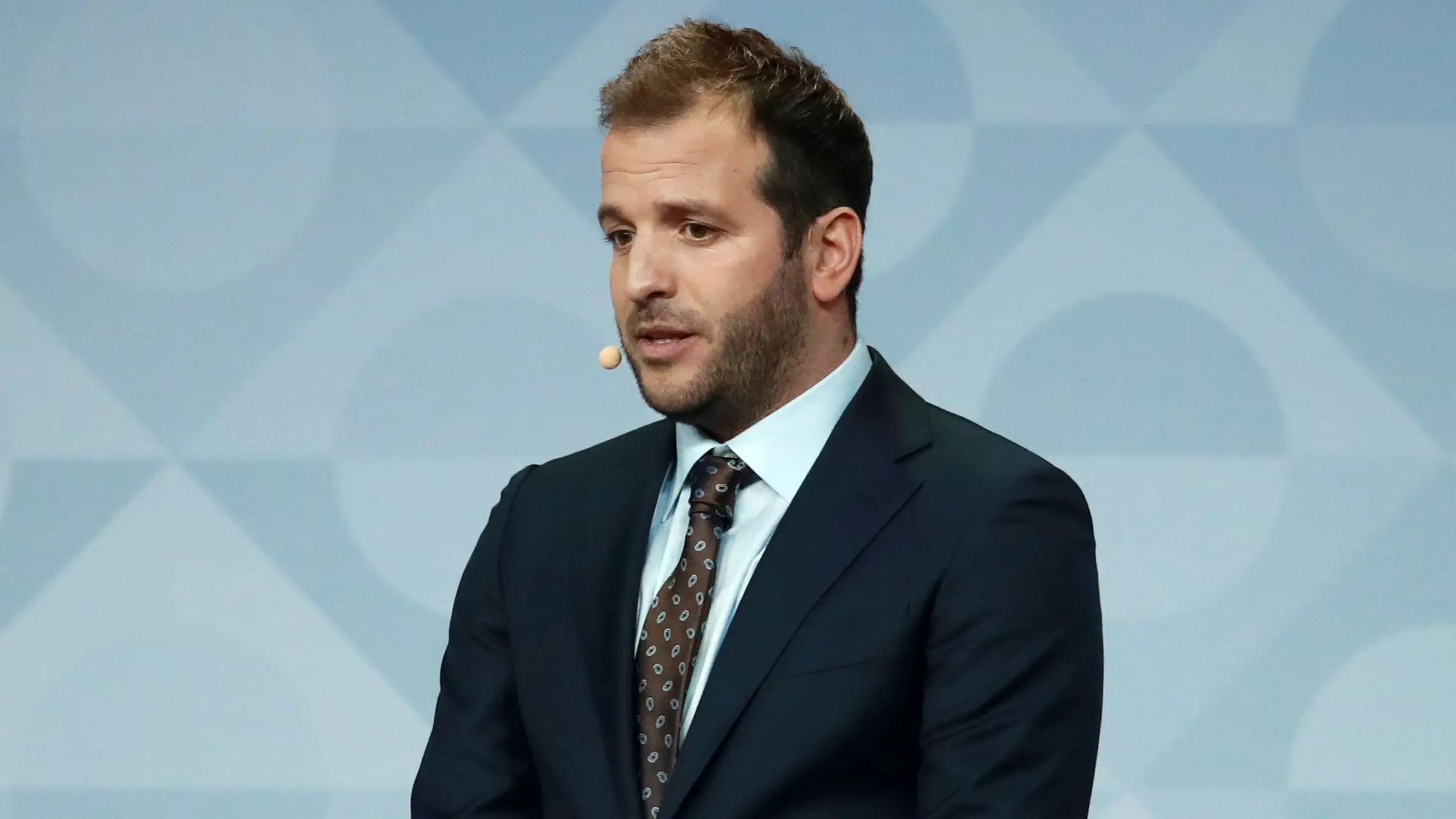 "Very normal" - Liverpool midfielder dubbed extremely average by Rafael van der Vaart in surprise comments