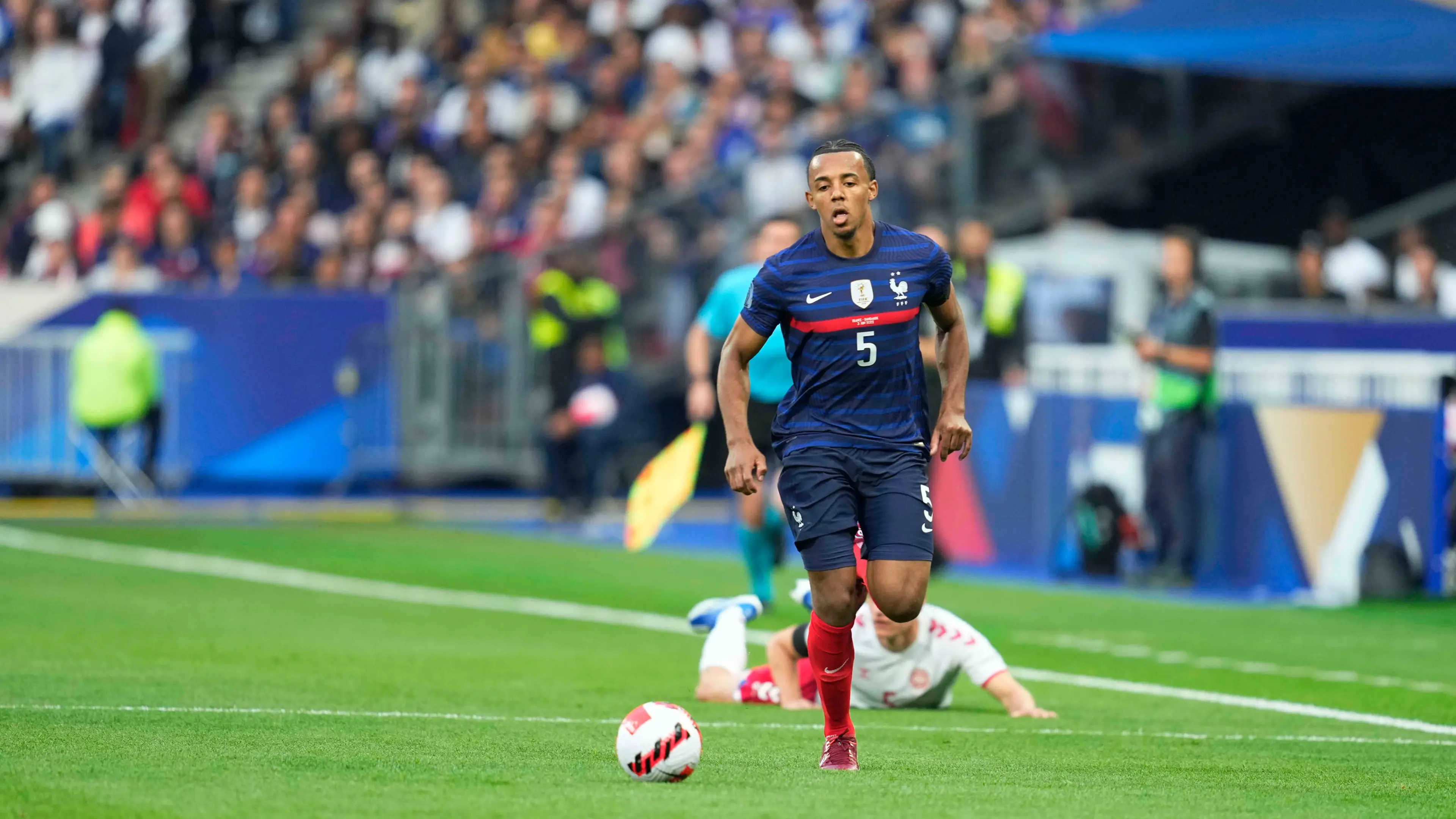 Club Director Reveals Multiple Manchester City Offers For Centre-Back Across Past Three Years