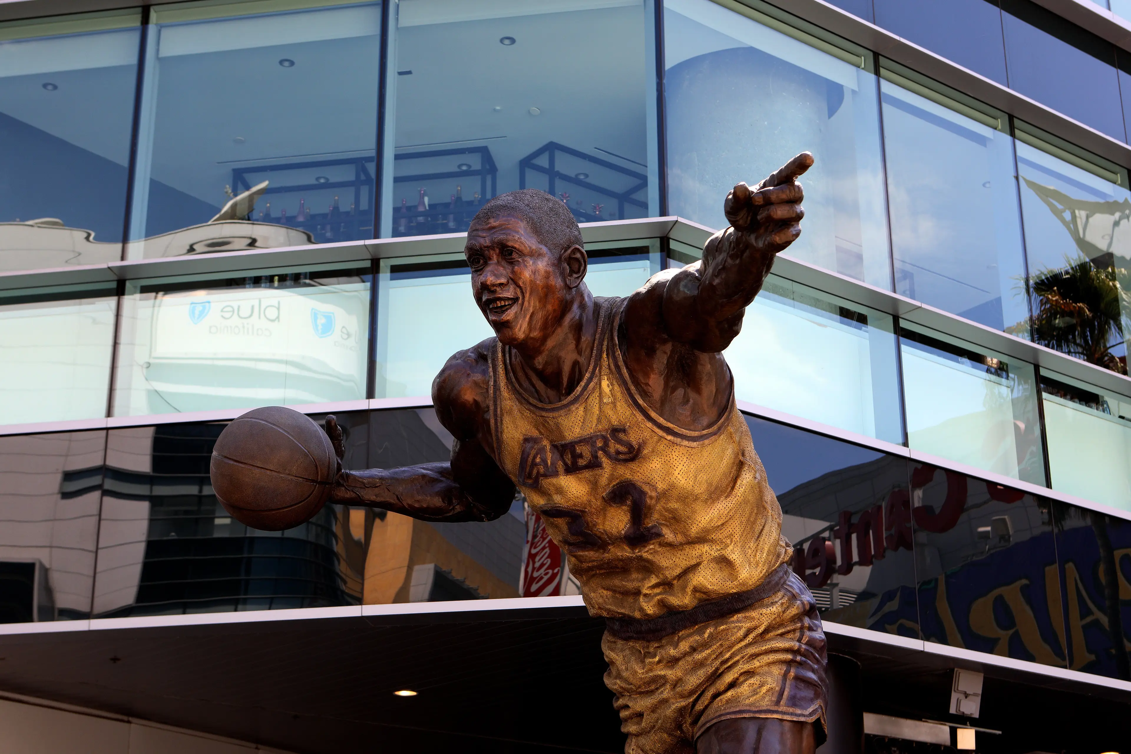 Magic Johnson's statue in LA. (Image: Getty)
