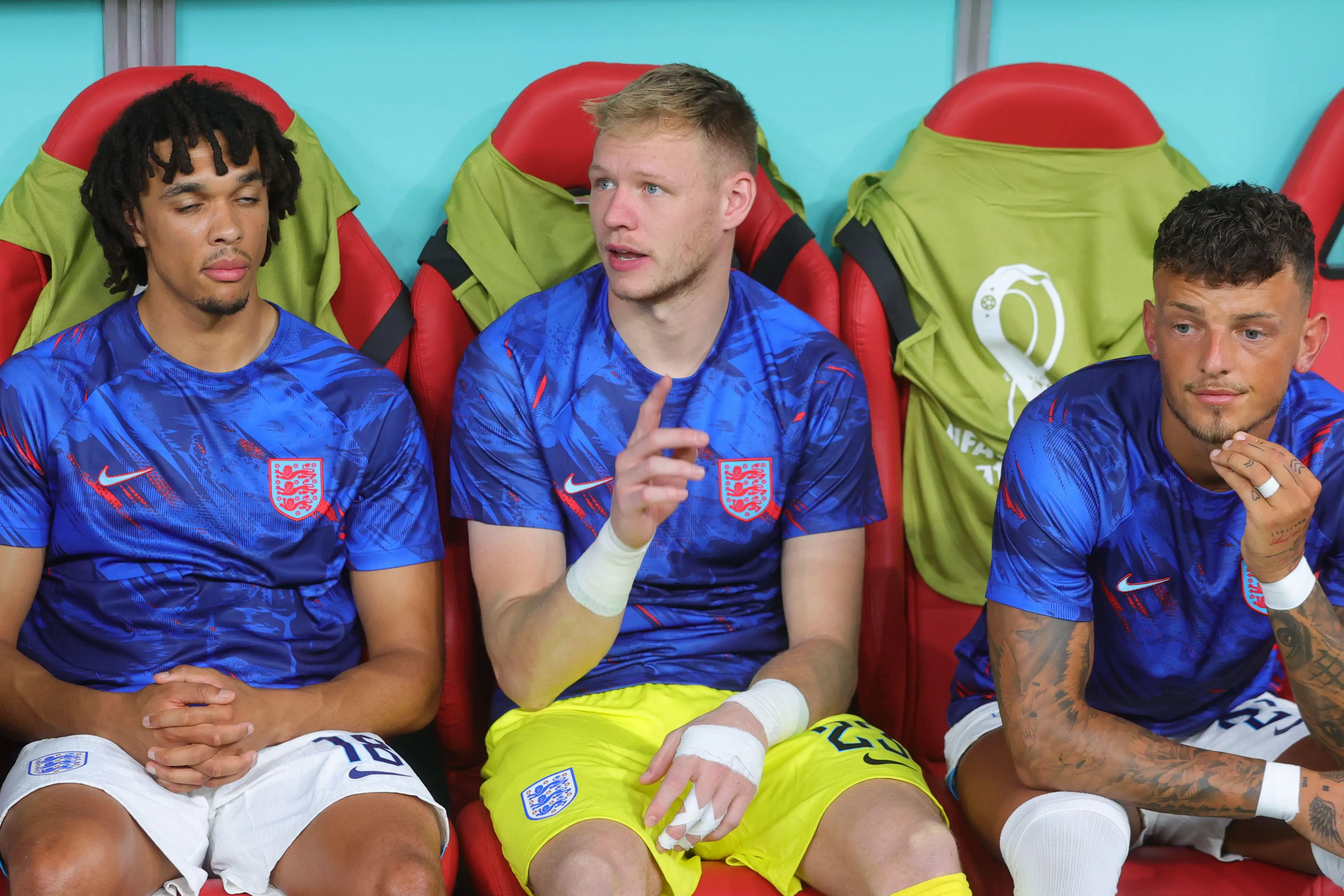 Alexander-Arnold alongside other unused squad members Aaron Ramsdale and Ben White. Image: Alamy