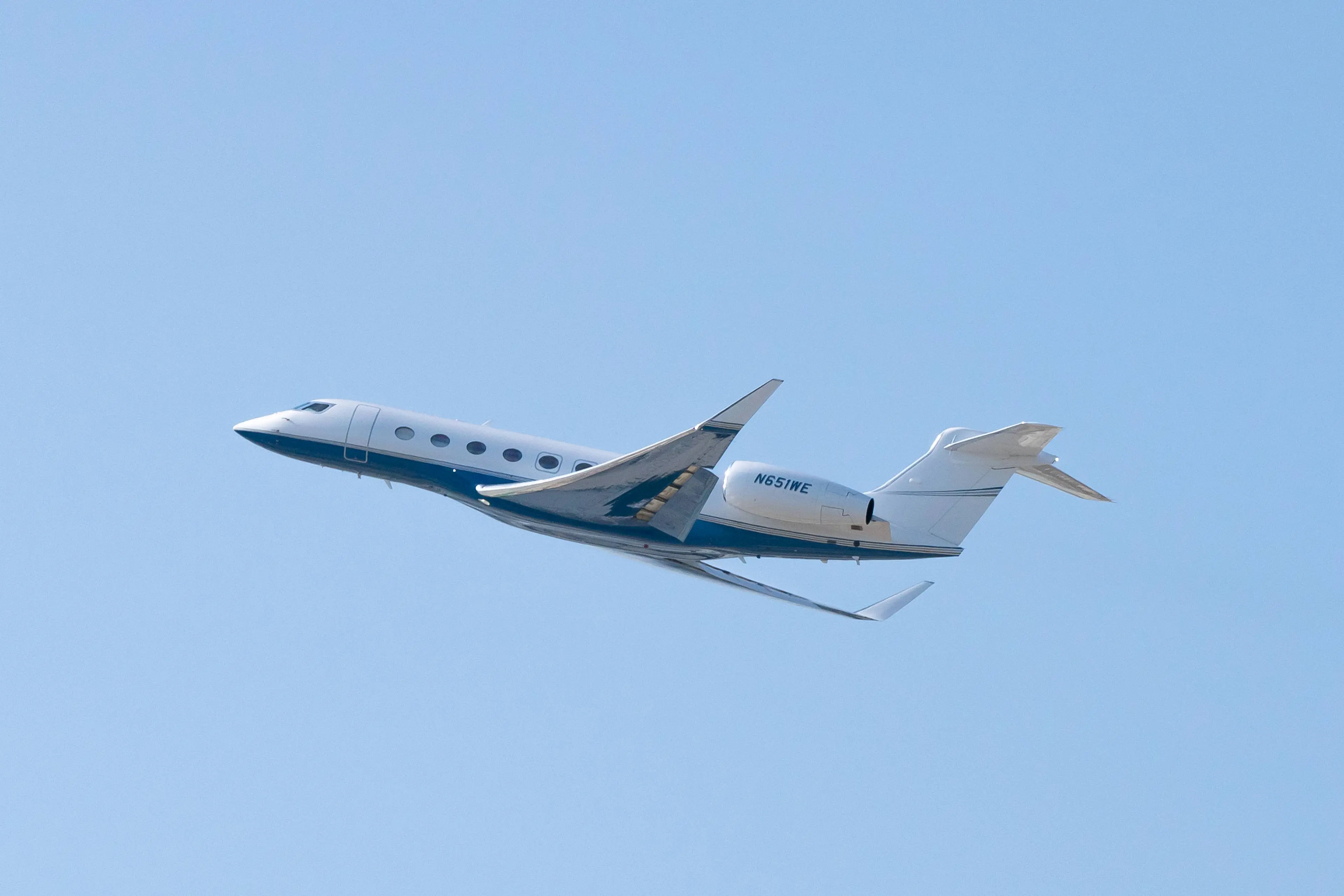 A 2022 Gulfstream G650ER jet in flight. (Image: Getty)
