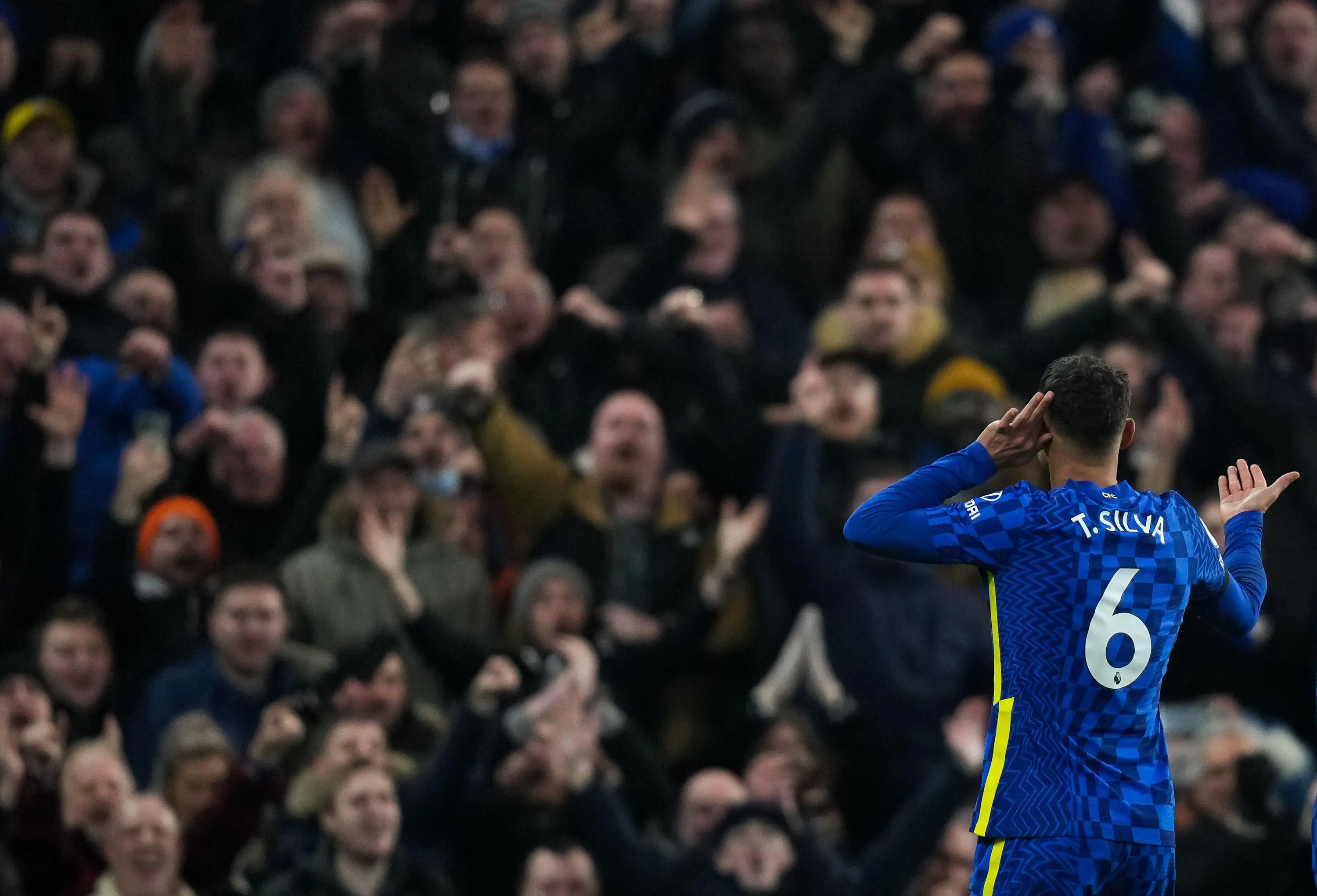 Thiago Silva is keen to win the Premier League at Chelsea. (Alamy)