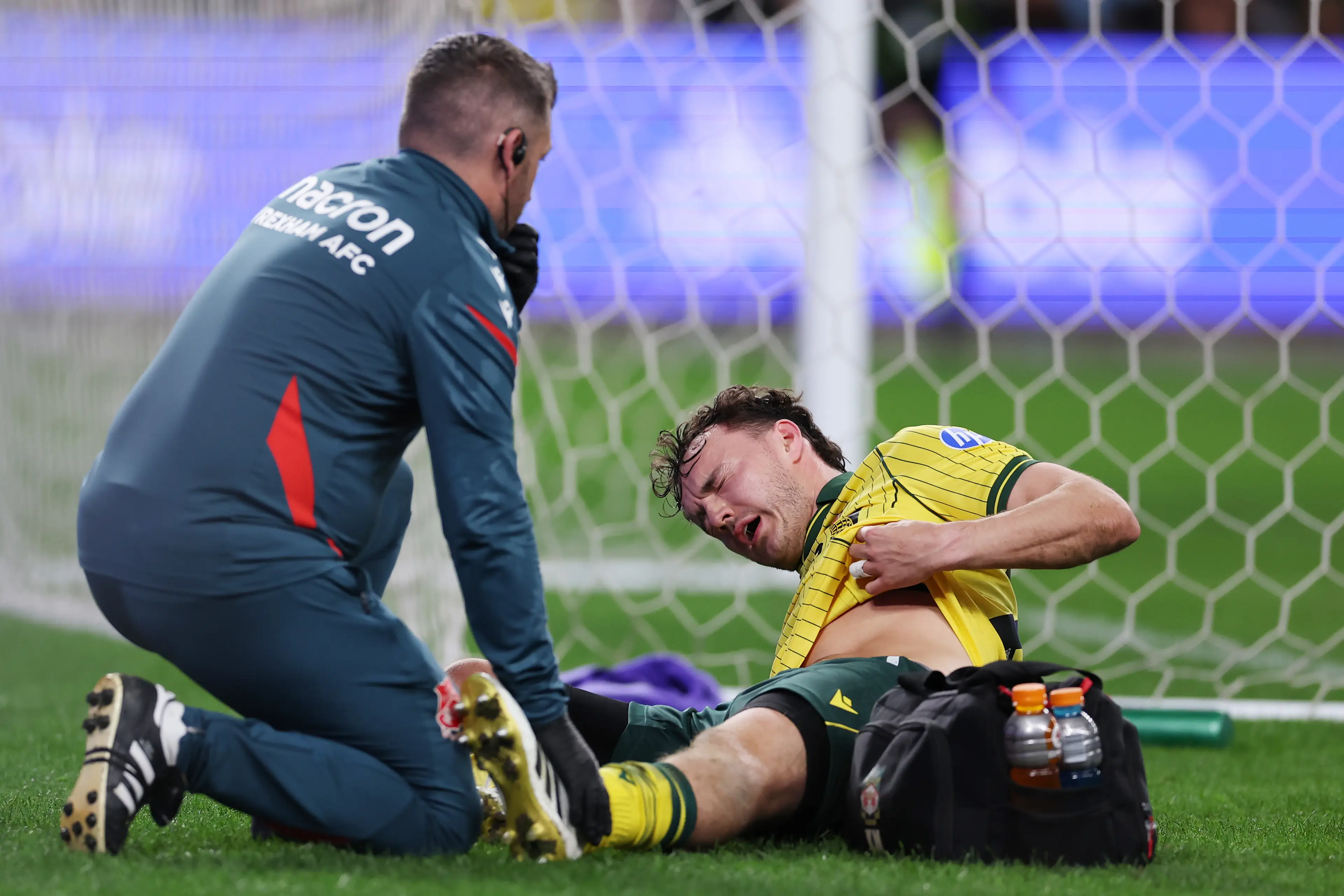 Ollie Rathbone was forced off with an injury. Image: Getty