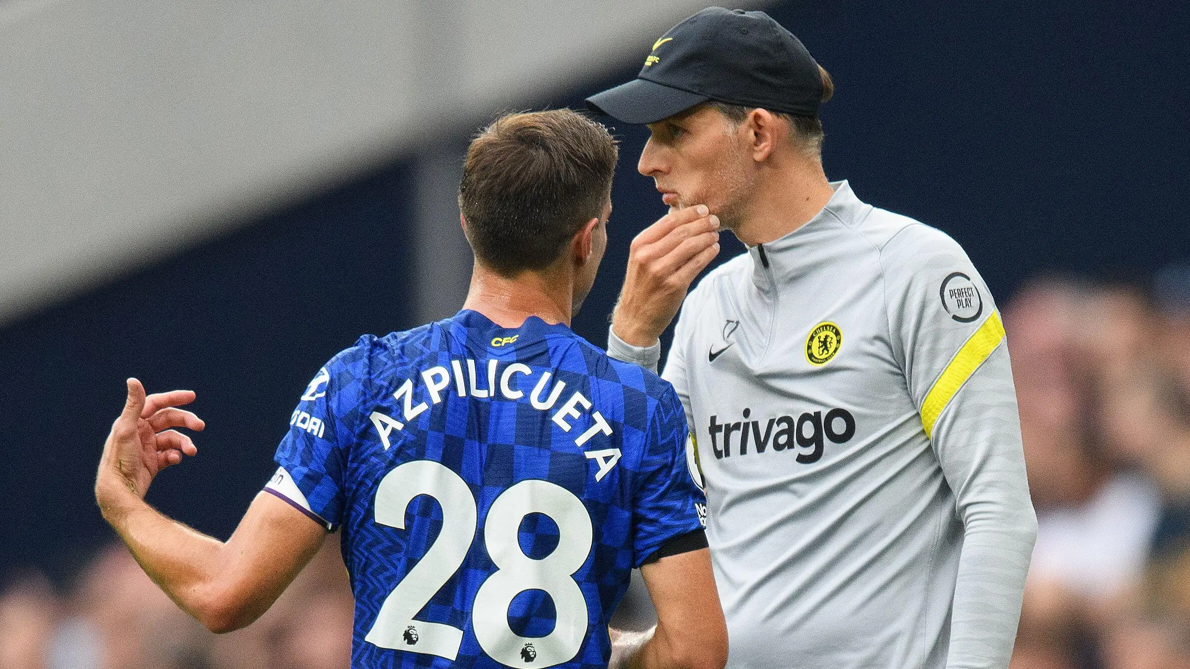 Chelsea boss Thomas Tuchel in talks with Cesar Azpilicueta. (Alamy)