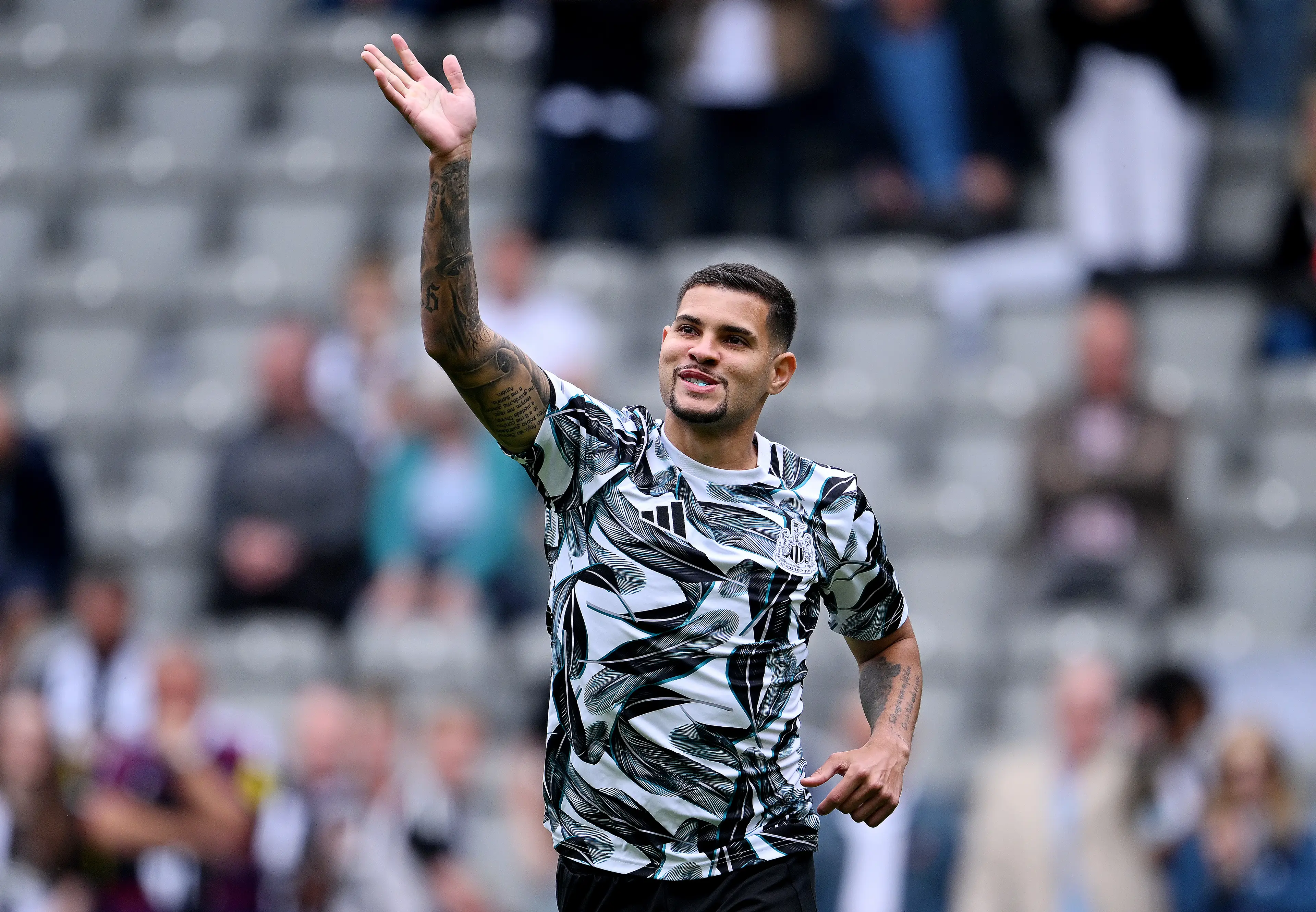 Bruno Guimaraes warming up ahead of Newcastle United's Premier League opener. Image: Gettyu