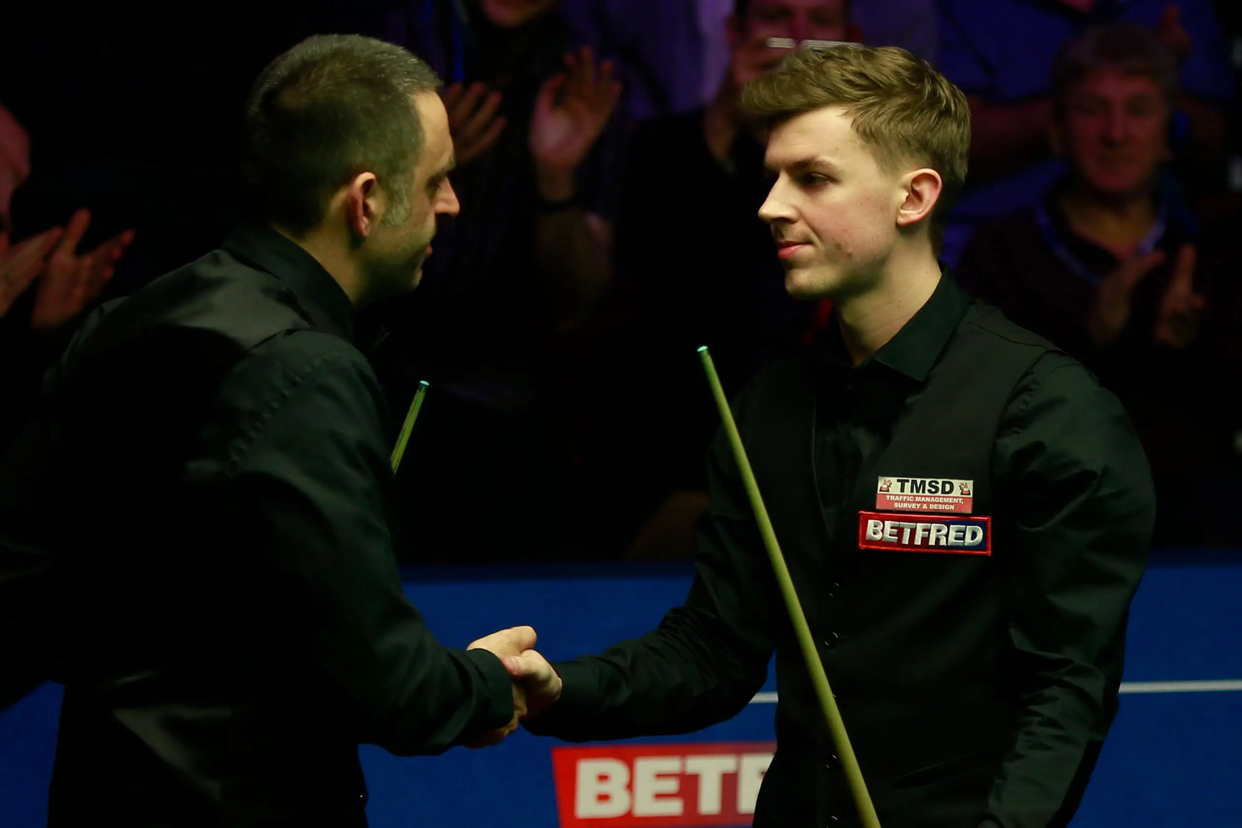 Cahill shakes hands with Ronnie O'Sullivan after defeating him at the World Snooker Championship (Image: Getty)