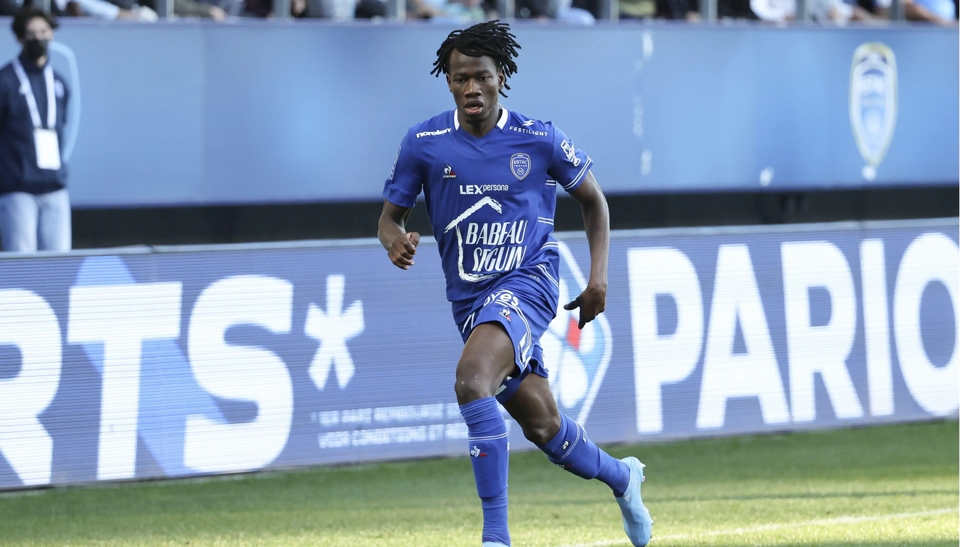 Ligue 1 giants working on a loan-to-buy deal for Manchester City right-back