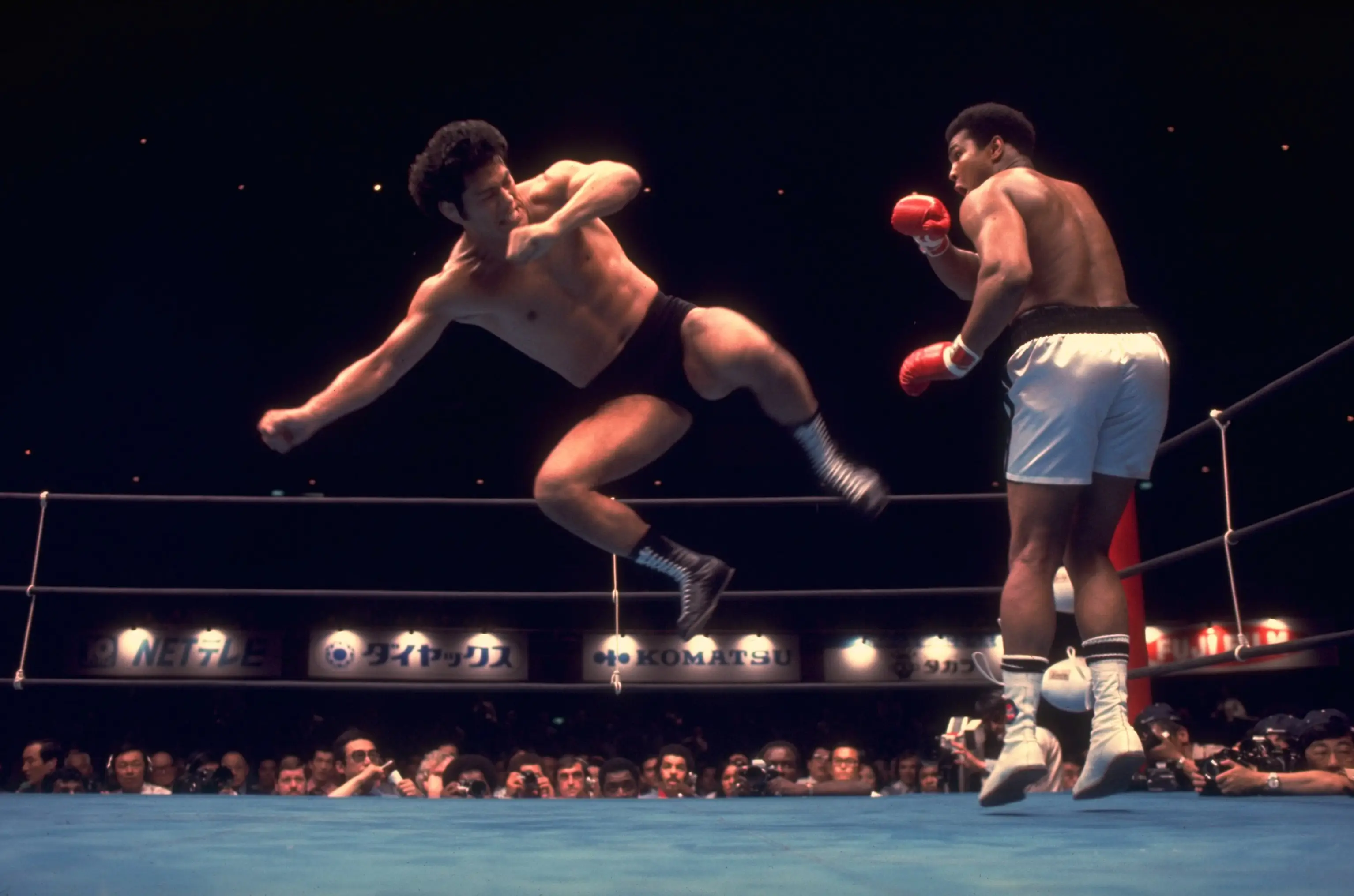 Muhammad Ali fought Antonio Inoki in a crossover bout in 1976. Image: Getty 
