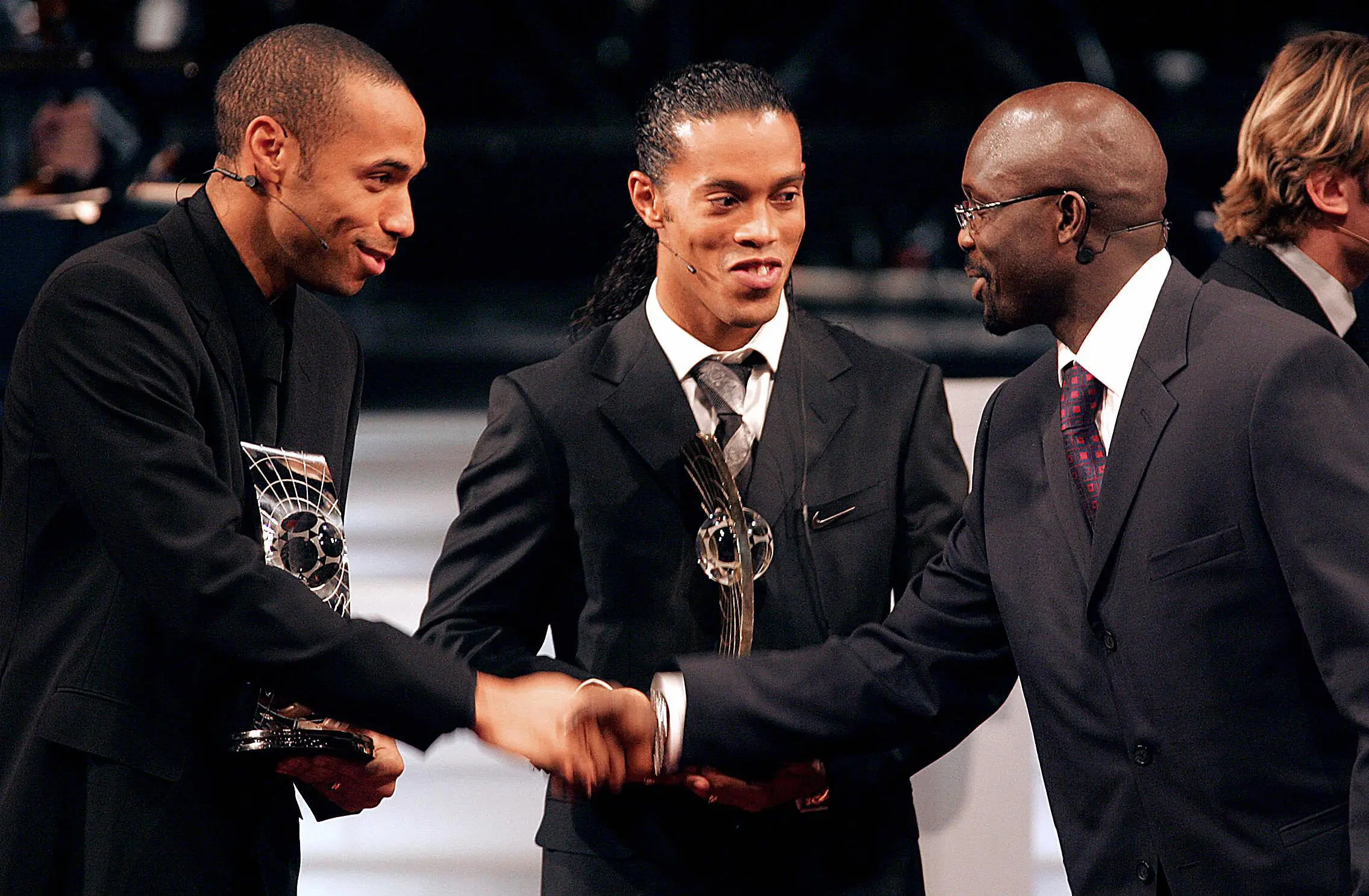Thierry Henry greets Ballon d'Or winner George Weah. Image: Getty