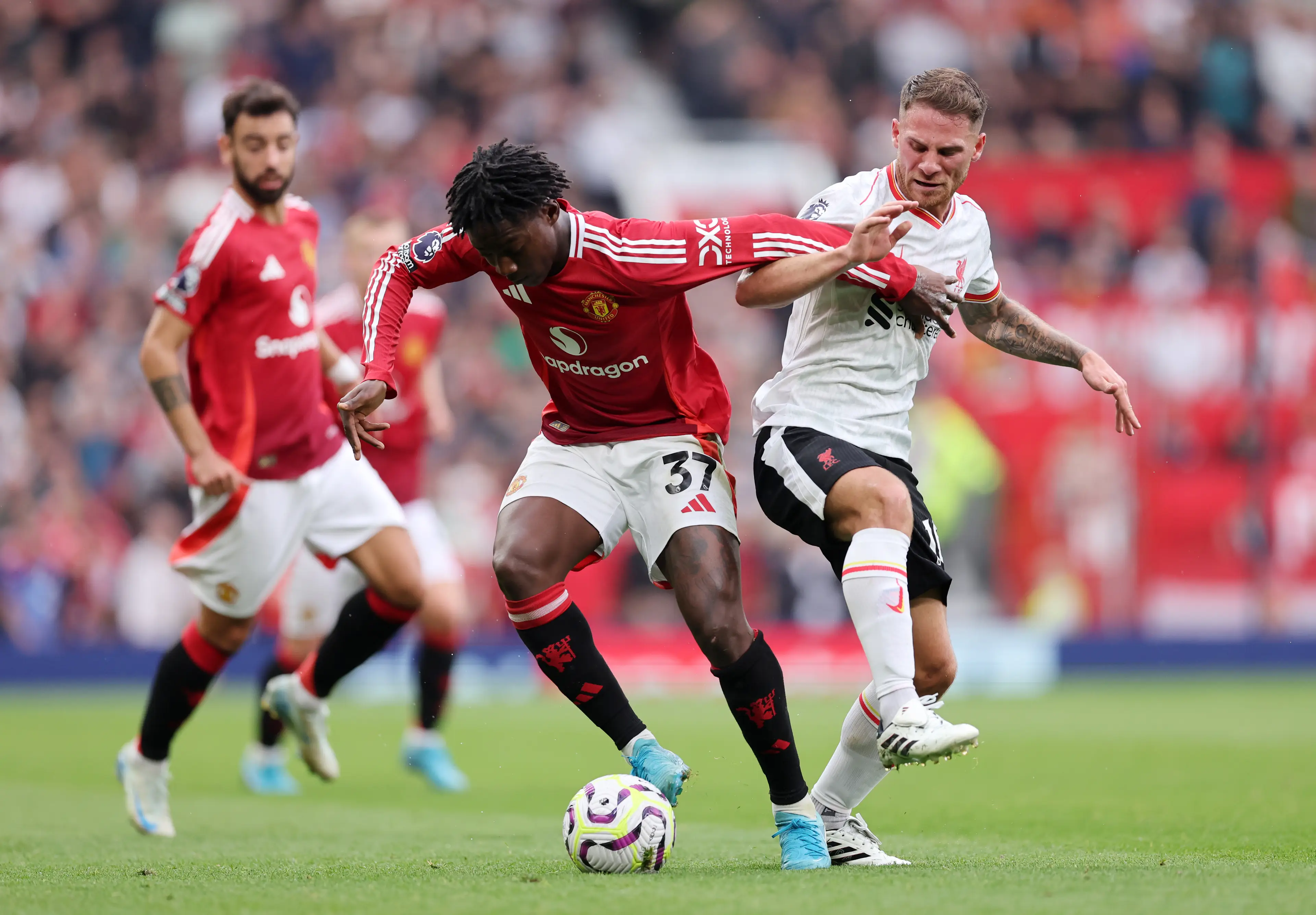 Kobbie Mainoo was robbed of the ball by Mac Allister. [Getty]