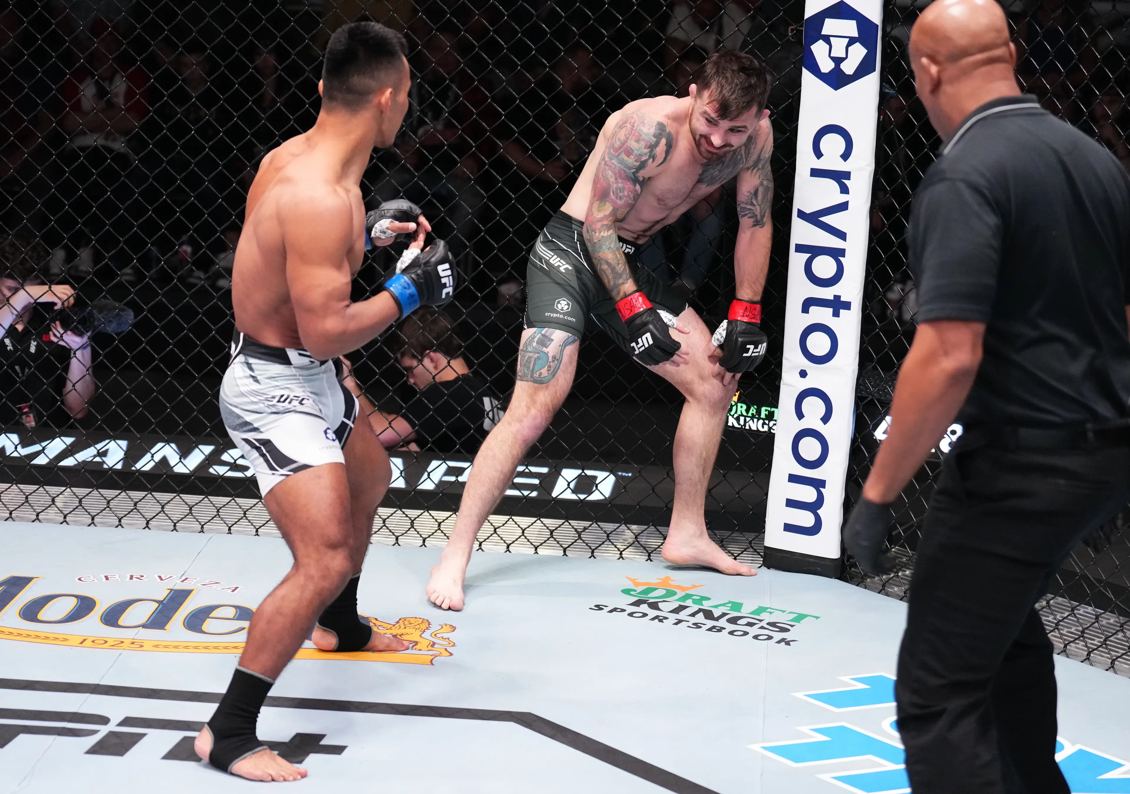 Darrick Minner clutches his knee during his UFC bout against Shayilan Nuerdanbieke. Image: Getty