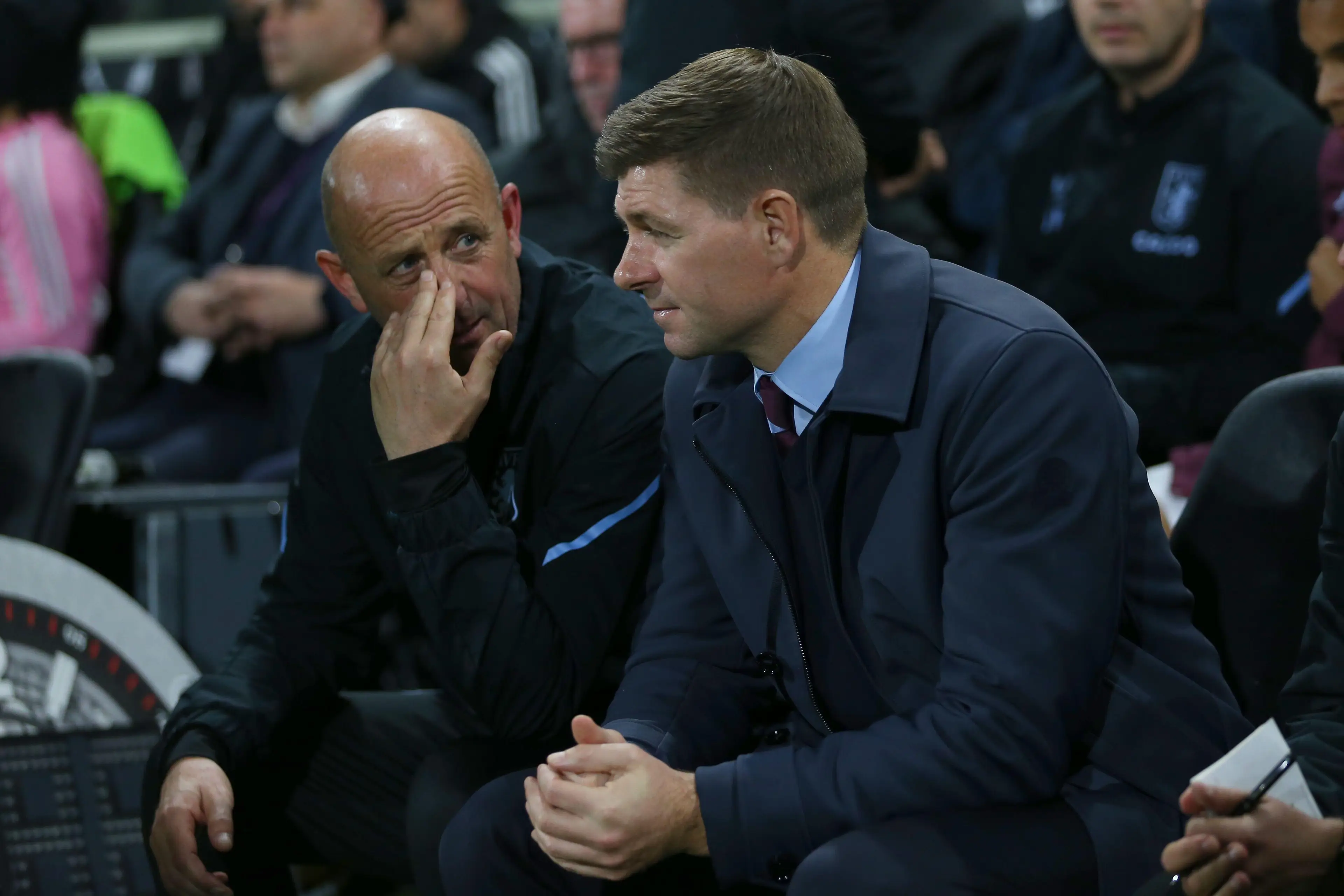 Gerrard in conversation with assistant manager Gary McAllister. (Image