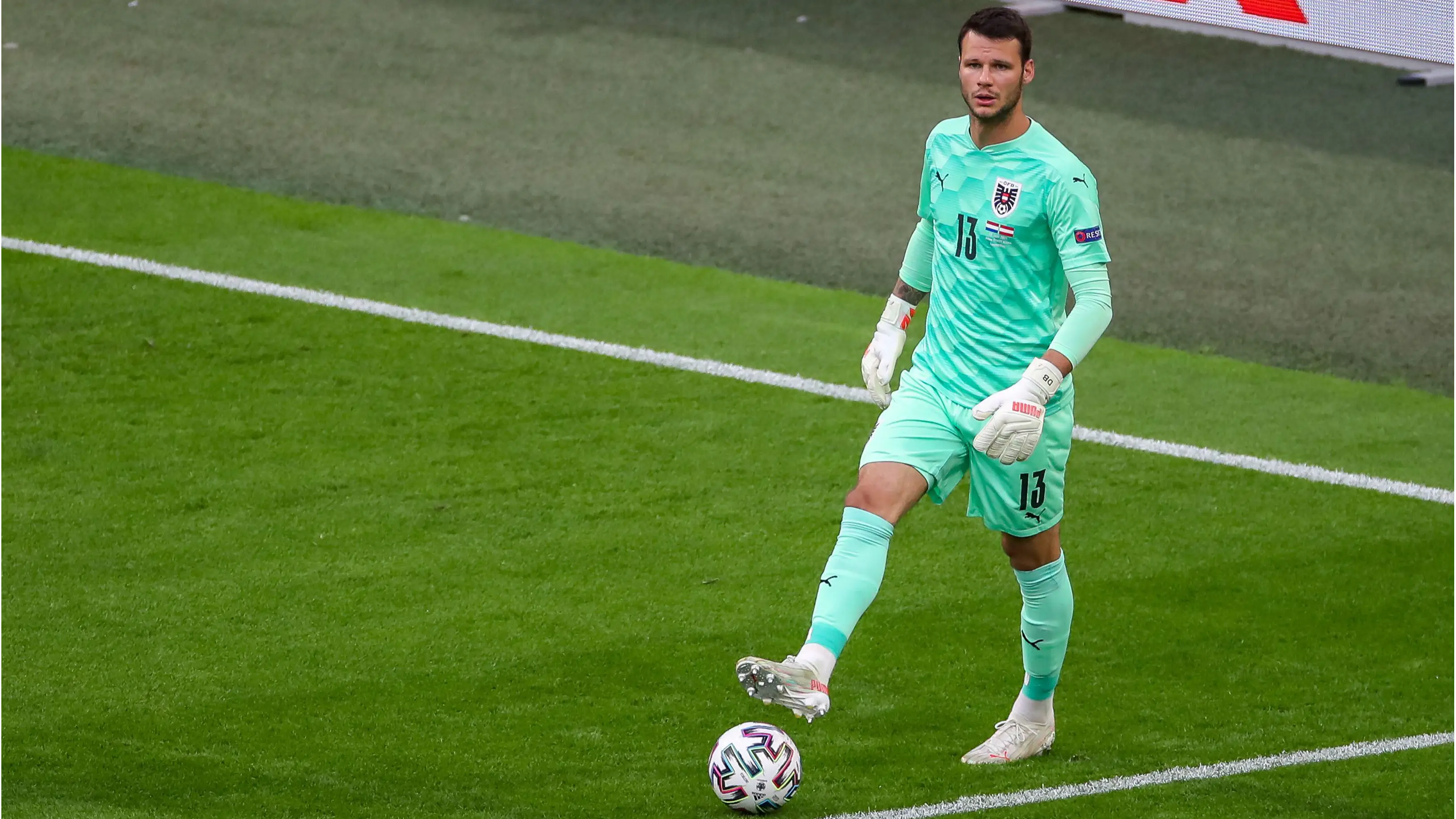 Manchester United Open Talks To Sign New Goalkeeper To Replace Dean Henderson