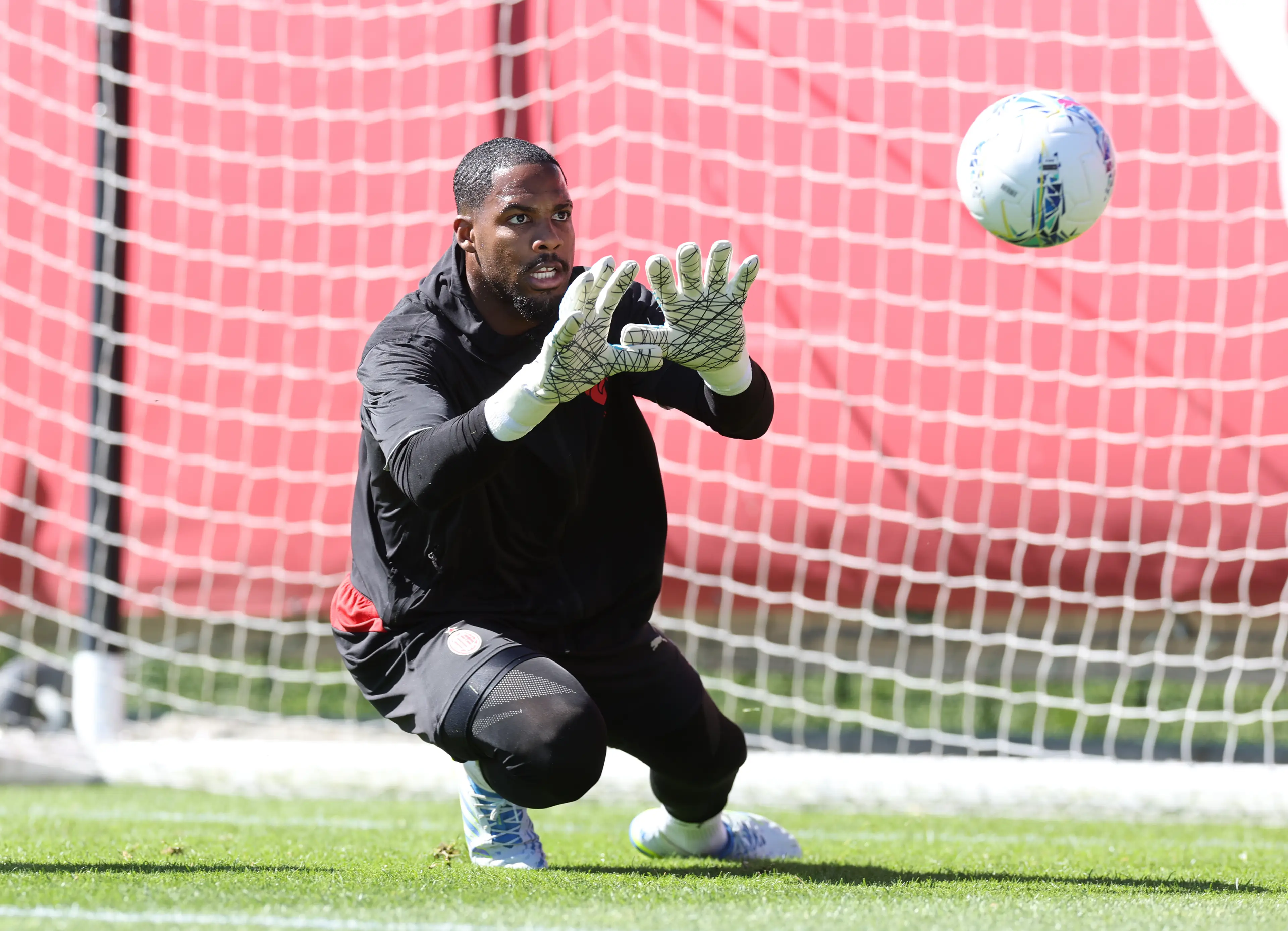 Chelsea have reignited their interest in Maignan. Image credit: Getty