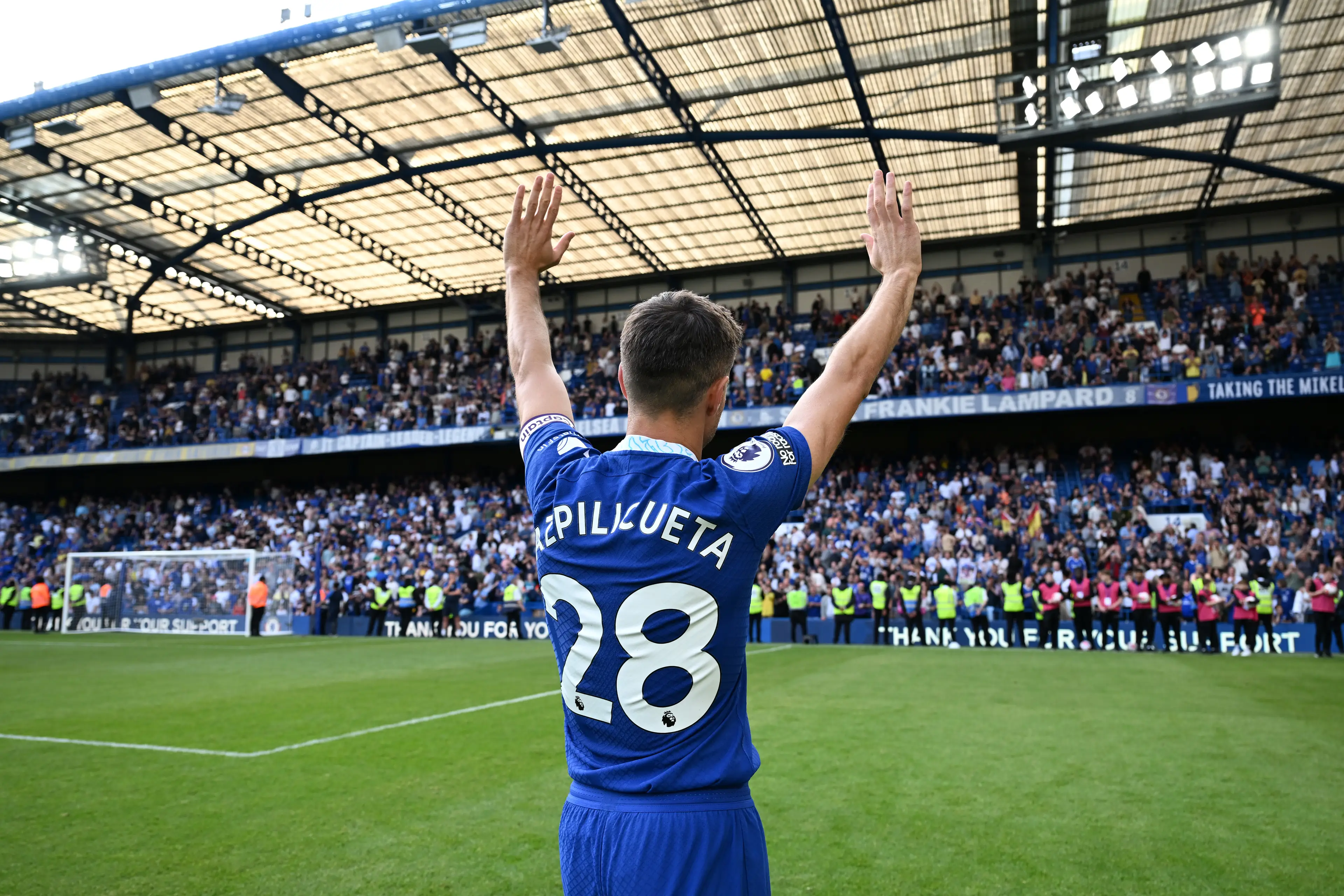 Azpilicueta says goodbye to the Chelsea faithful. Image: Getty