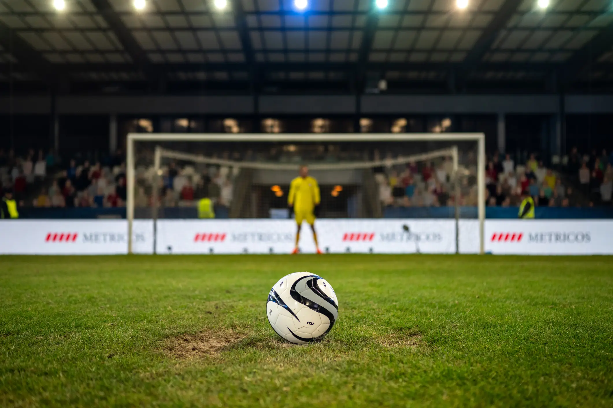  Soccer ball in front of goalkeeper, Getty Images/vm