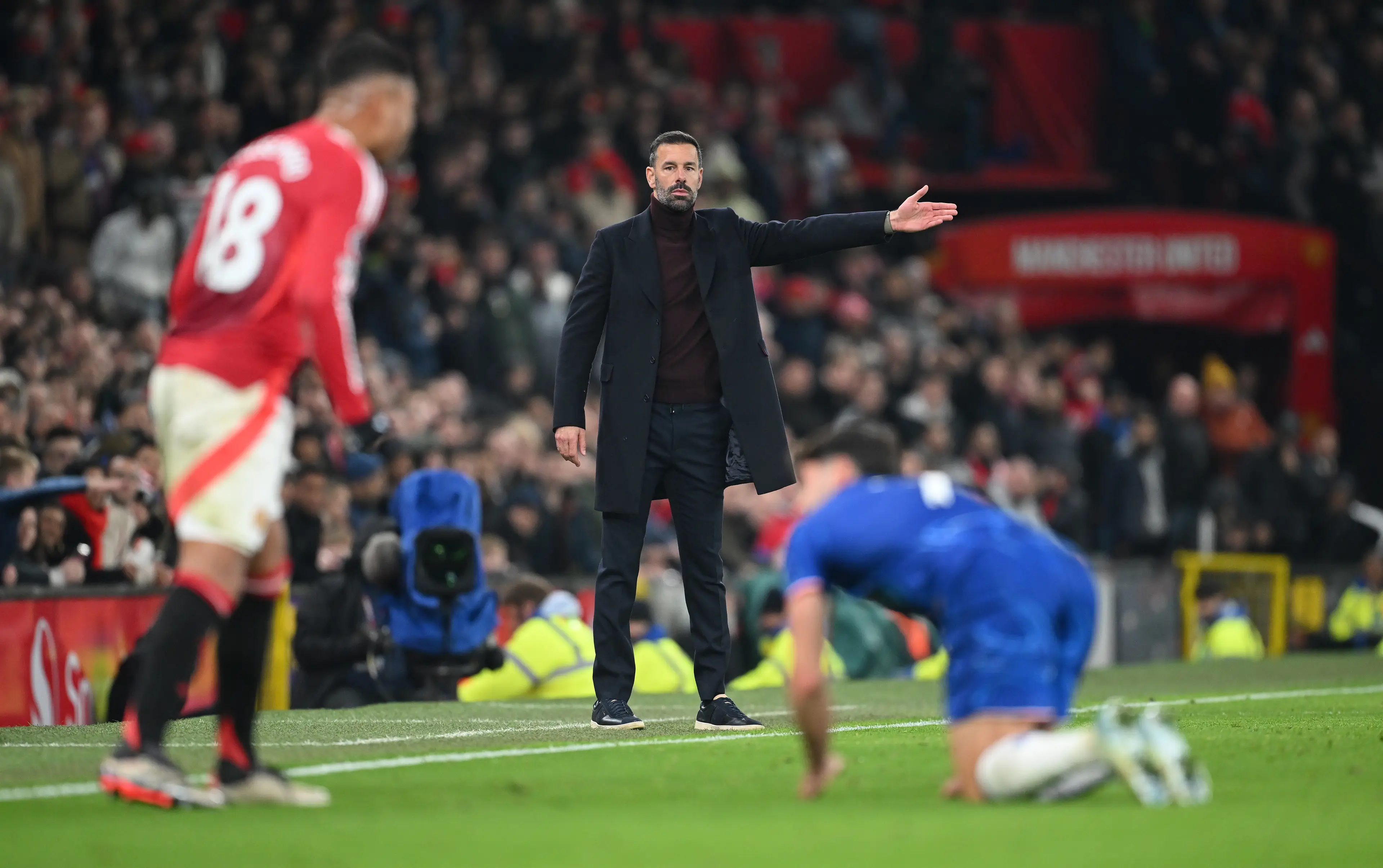 Ruud van Nistelrooy on the touchline during Manchester United vs. Chelsea. Image: Getty 