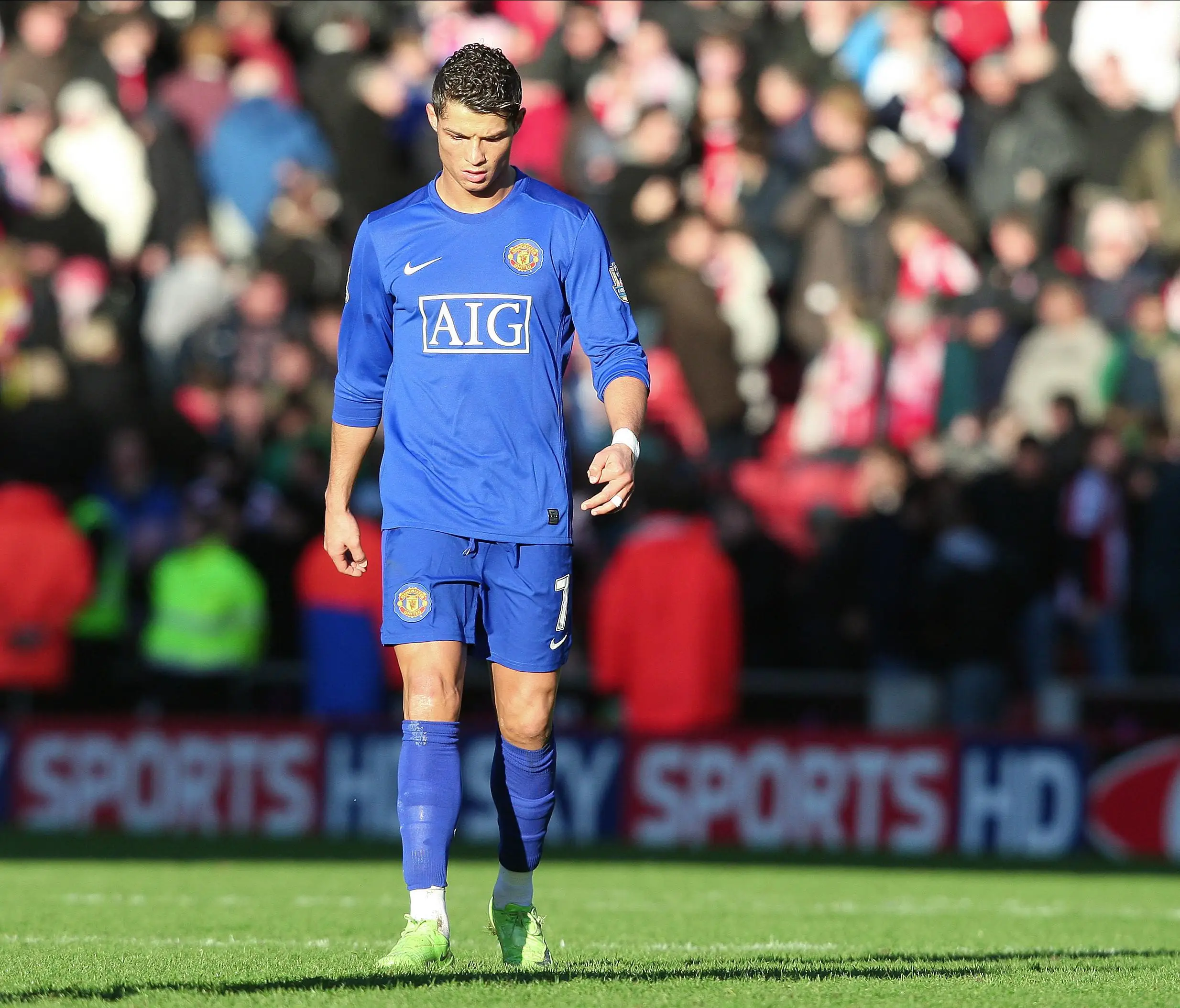 Cristiano Ronaldo in the beautiful 2008/09 third kit. (Alamy)