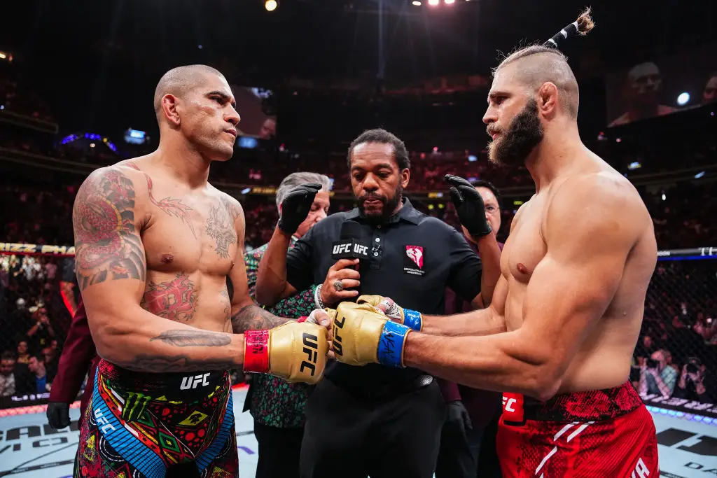 Herb Dean is one of the most senior referees in the UFC. (Image: Jeff Bottari/Zuffa LLC via Getty Images)