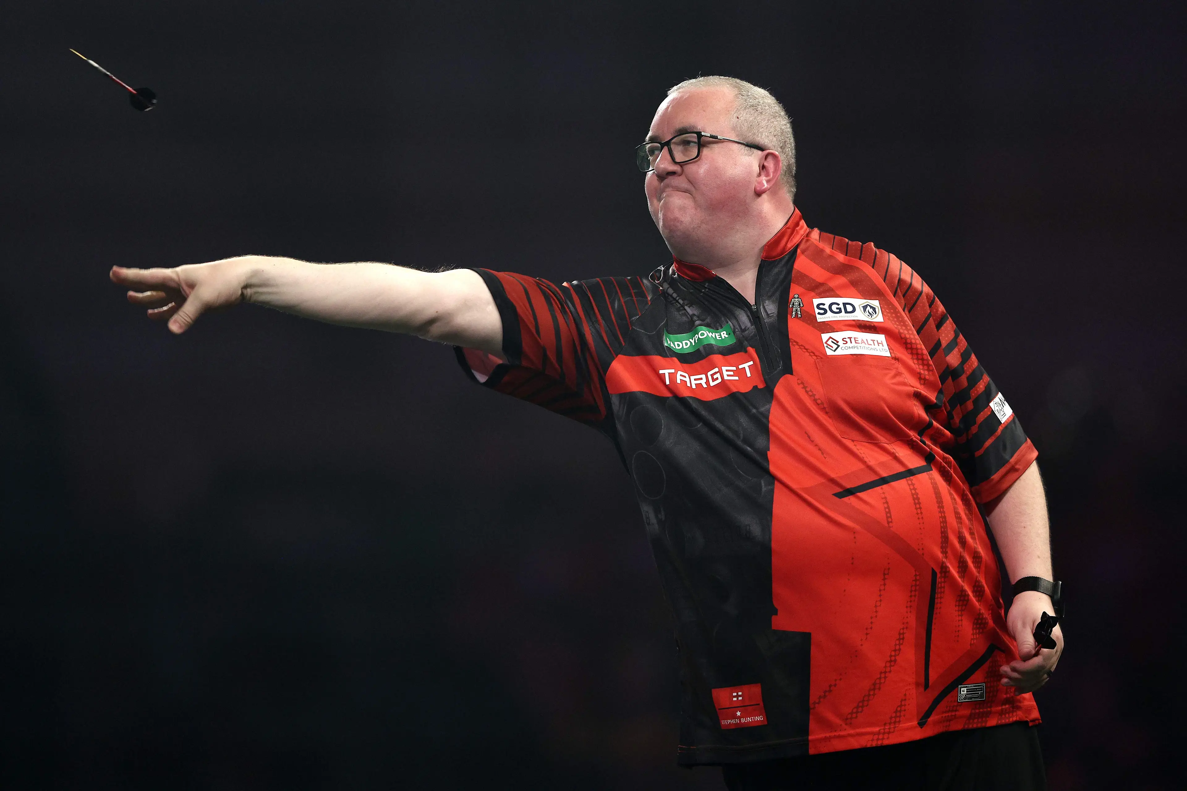 Stephen Bunting in action against Nitin Kumar at the World Darts Championship. Image: Getty 