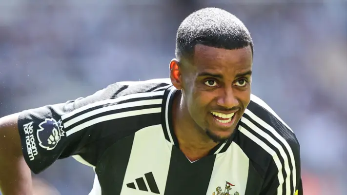 Alexander Isak transfer update drops hours before Newcastle game as strict timeline for Liverpool deal set