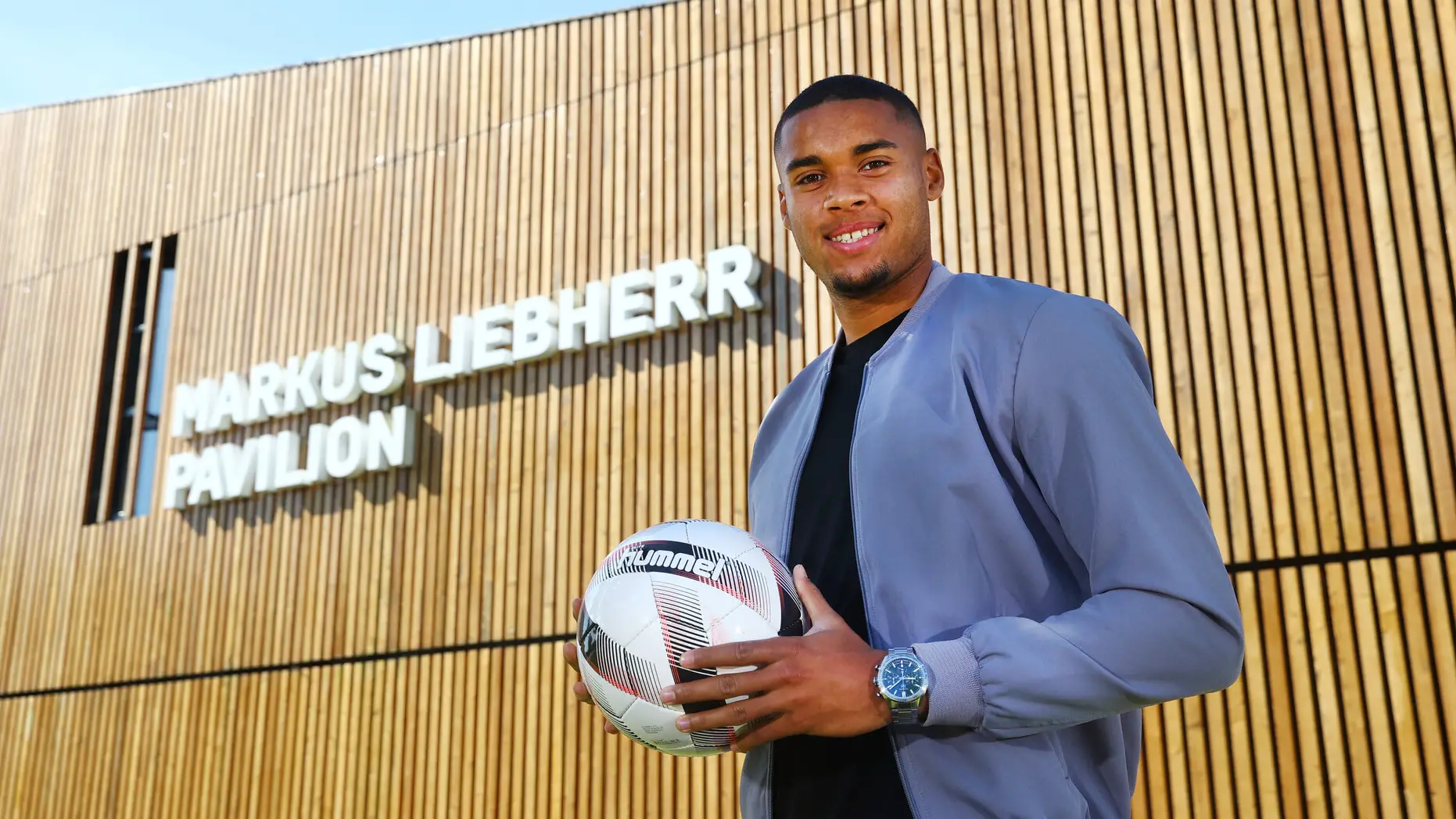 Gavin Bazunu completes Southampton move (Southamptonfc.com)