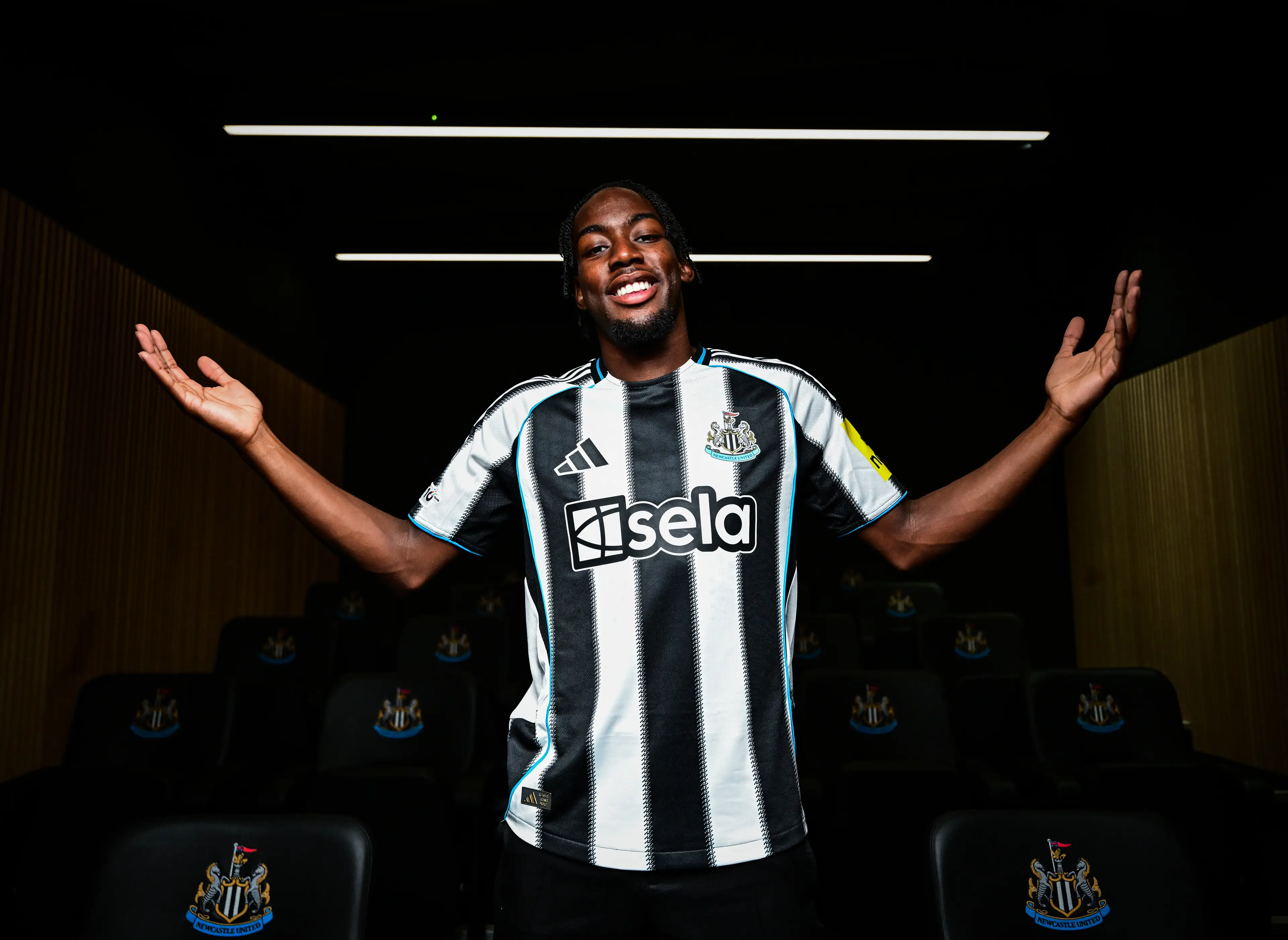 Newcastle unveil Anthony Elanga / Photo by Serena Taylor/Newcastle United via Getty Images