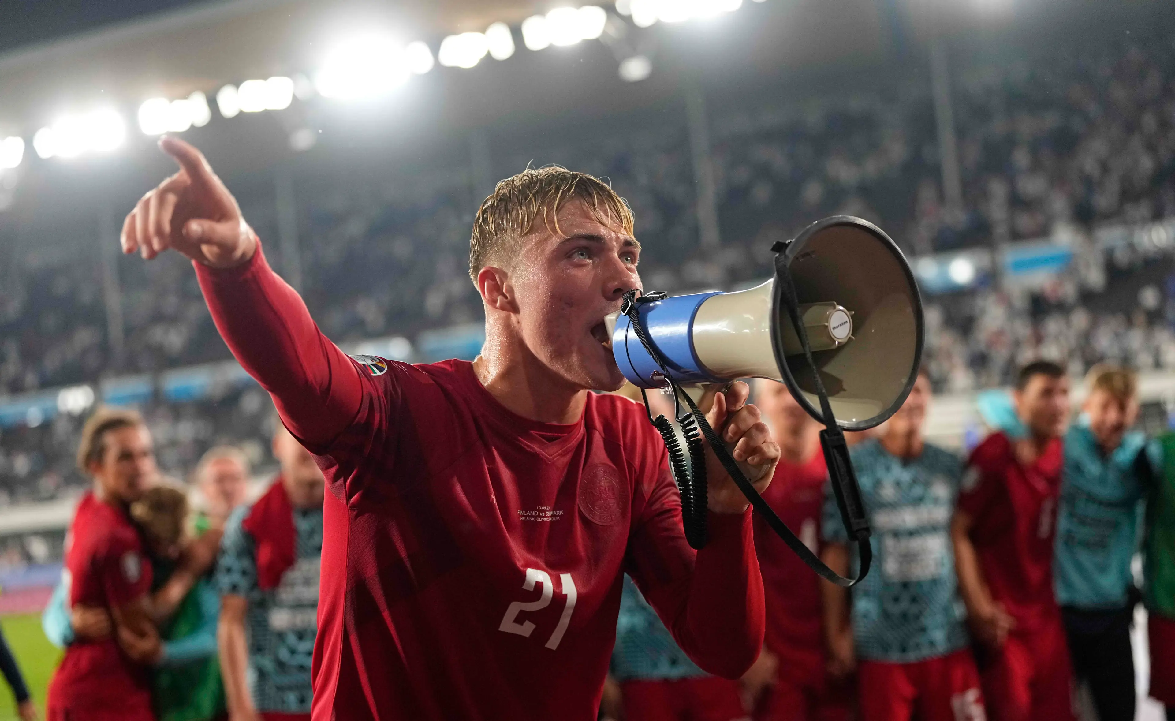 Rasmus Hojlund delivers a speech to the Denmark fans. Image: Getty