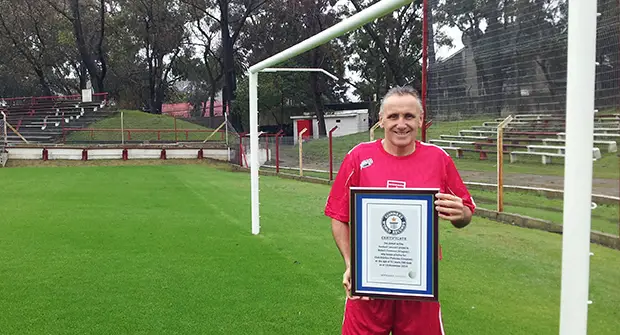 Robert Carmona received his official certificate from the Guinness World Records in 2015. Image: Getty