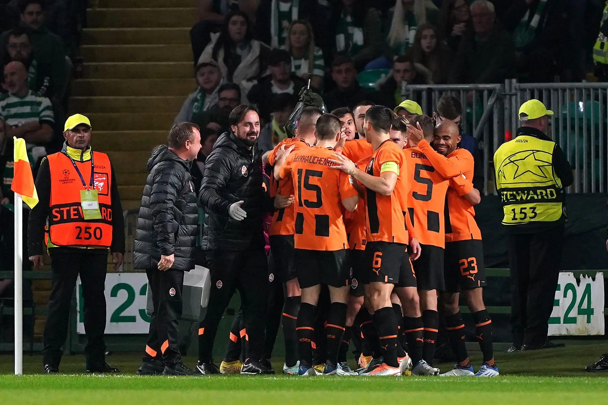 Shakhtar players celebrate Mudryk's opener. (Image