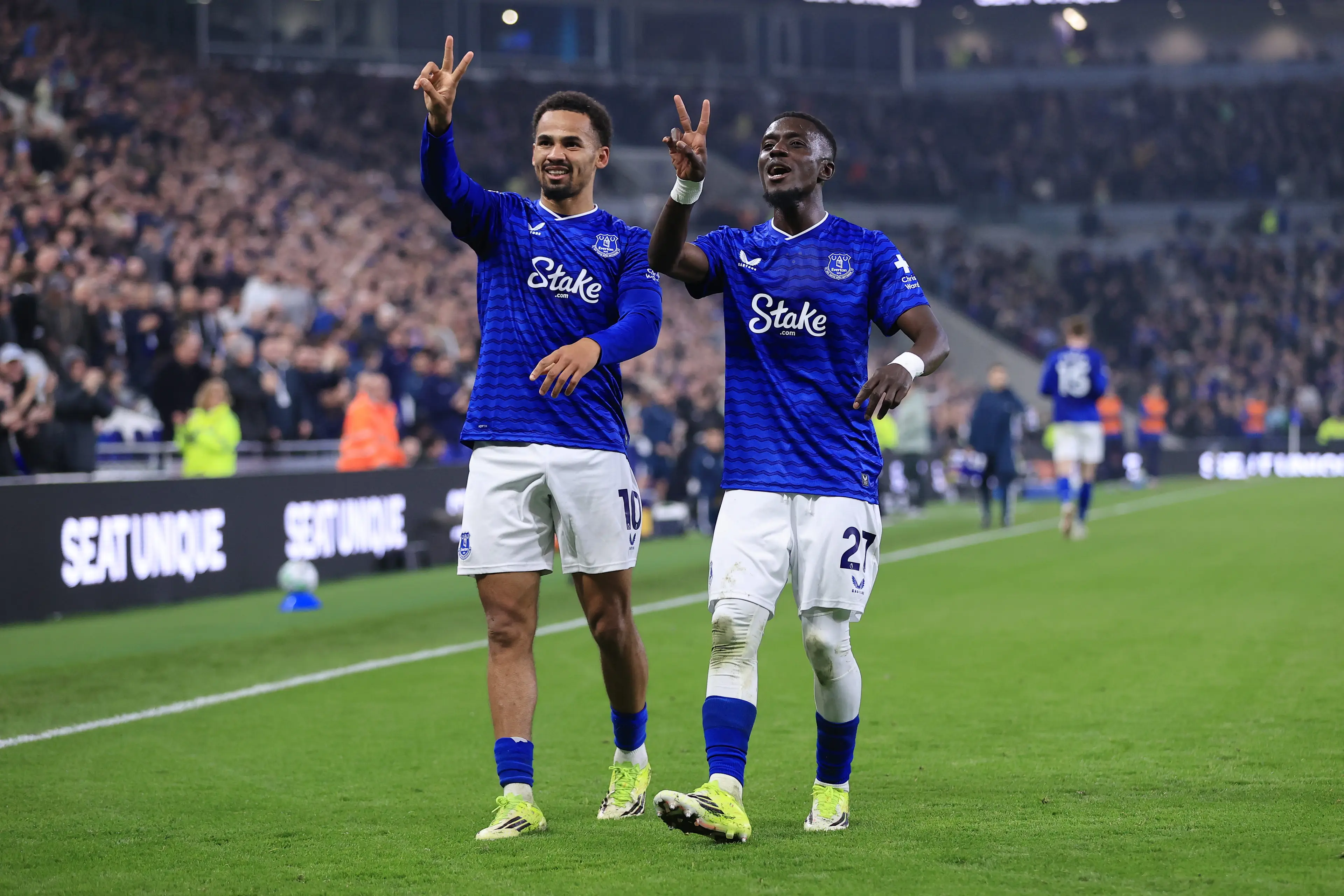 Ndiaye and Gueye both held up two fingers to the Everton supporters (Image: Getty)