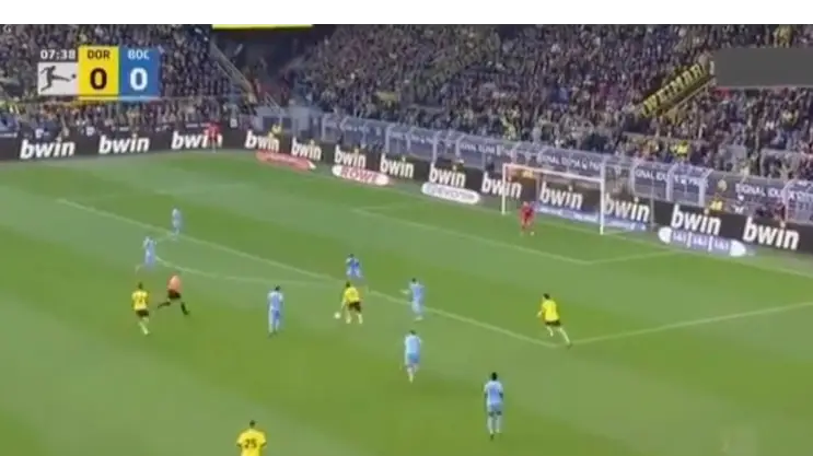 Youssoufa Moukoko scores an absolute worldie for Borussia Dortmund, he's ridiculously good