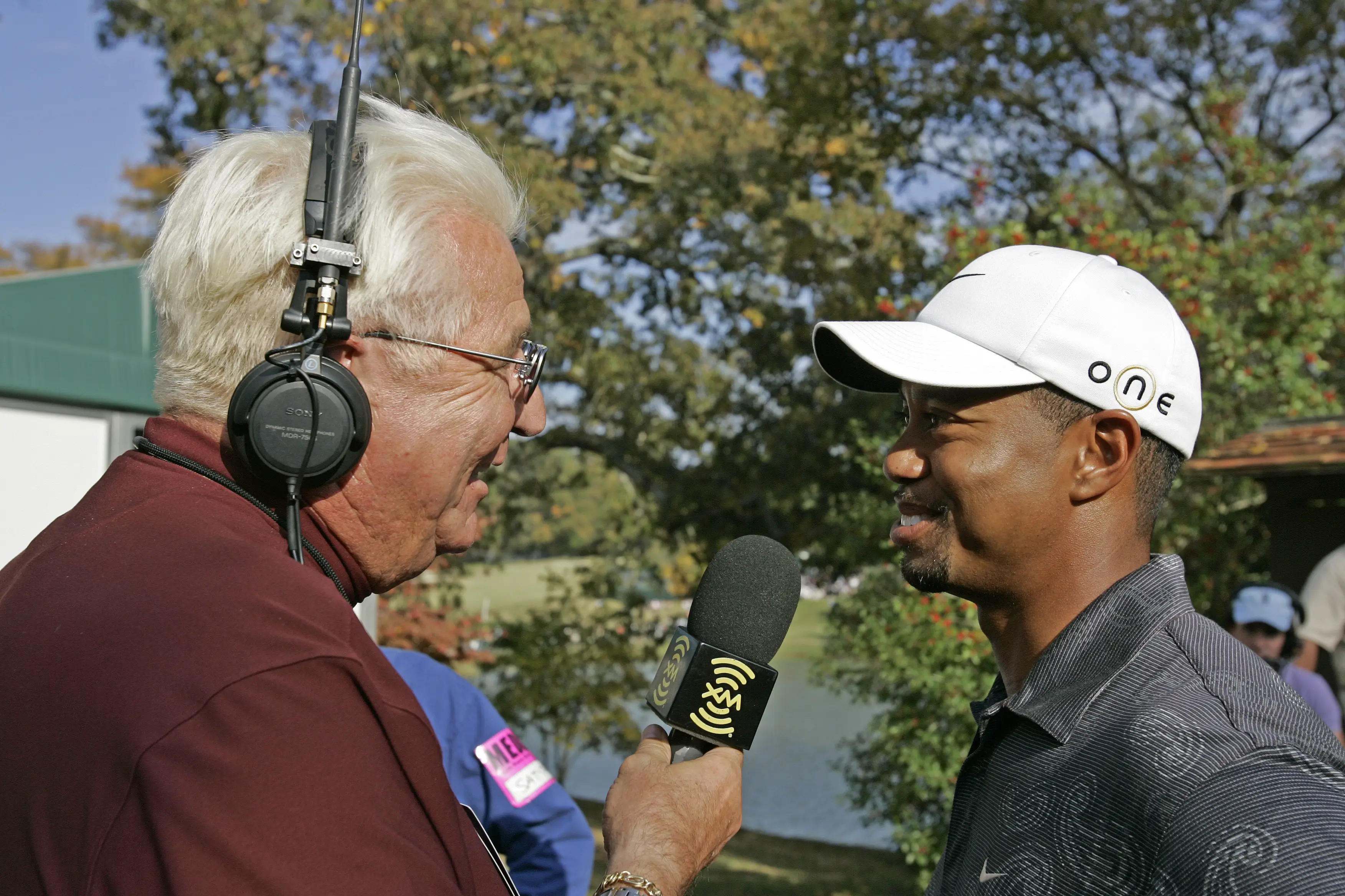 Bob Bubka speaks to Tiger Woods in 2005. Image credit: Getty