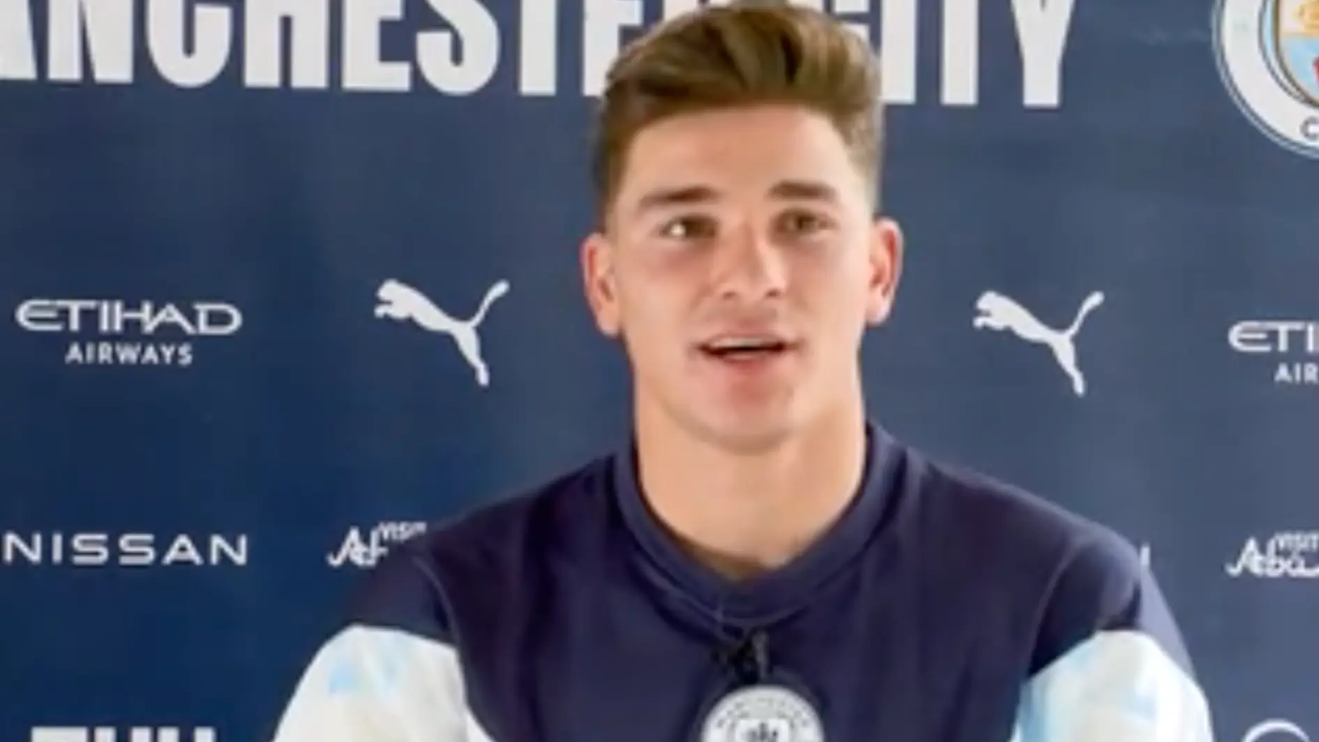 Manchester City sign Julian Alvarez
