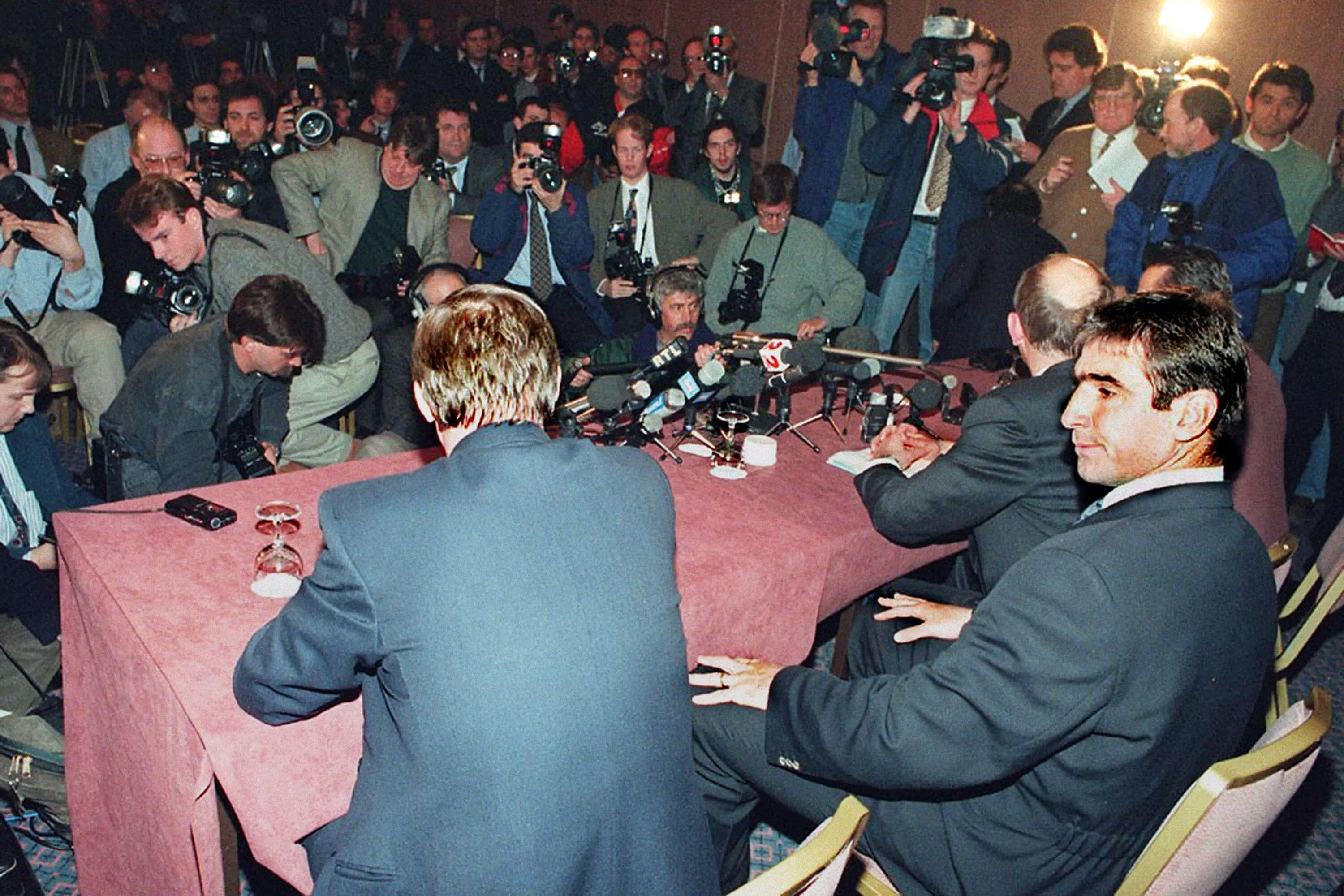 Eric Cantona at a press conference with Sir Alex Ferguson following his kung-fu kick. Image: Alamy