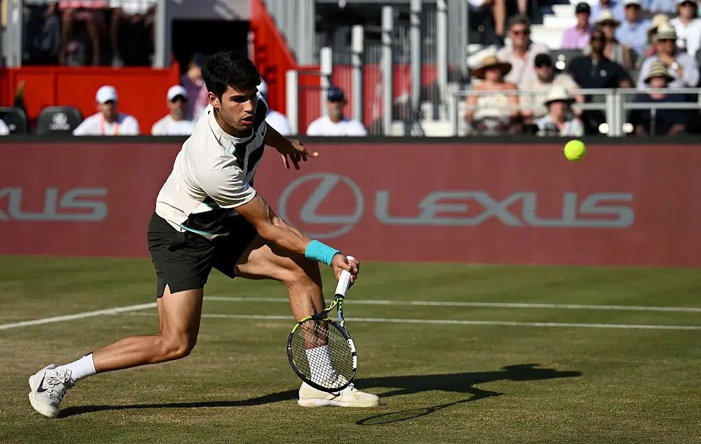 Carlos Alcaraz in action at Queen's (Credit:Getty)