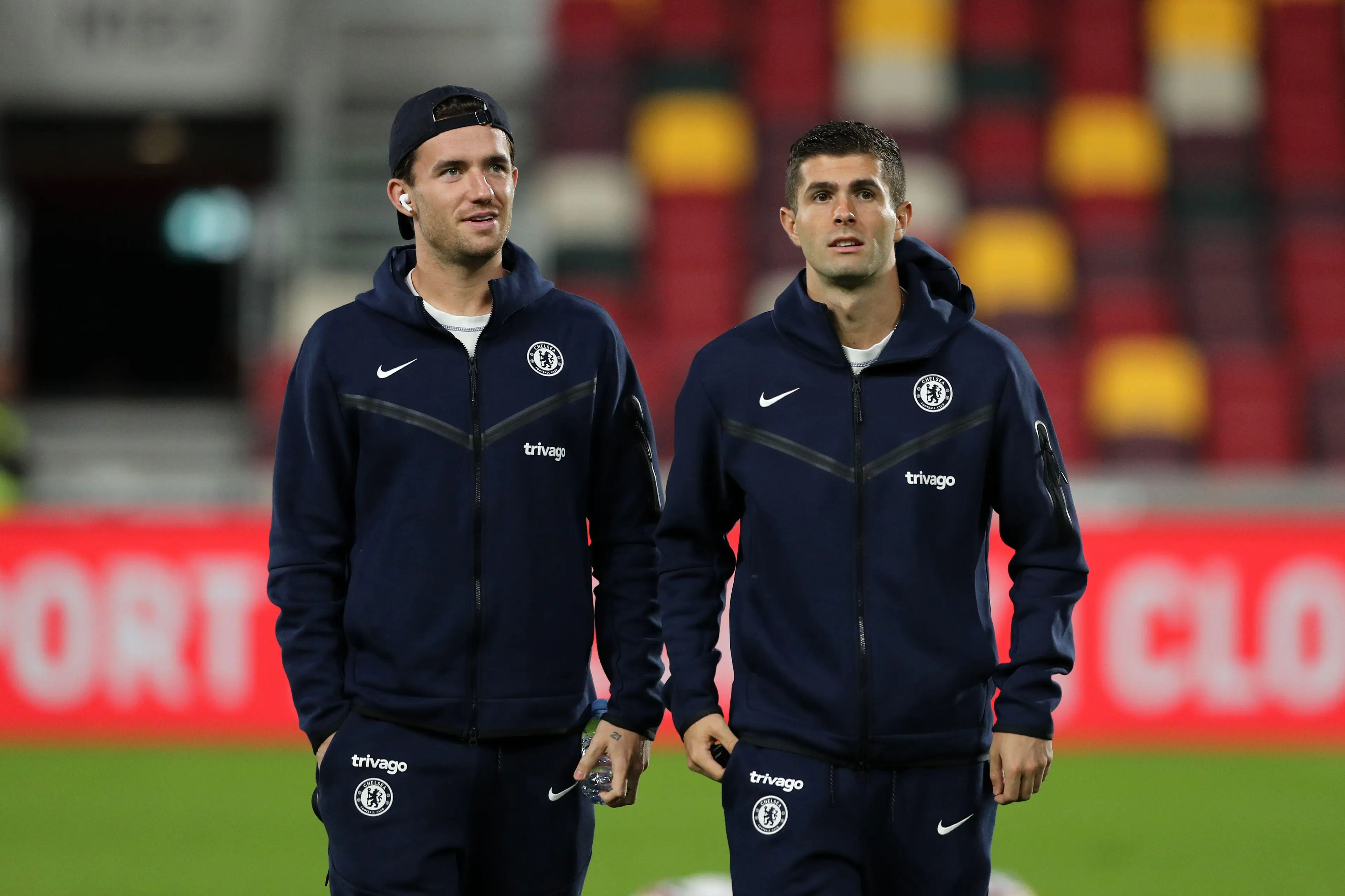 Brentford versus Chelsea: Ben Chilwell of Chelsea talking to Christian Pulisic of Chelsea before kick off while inspecting the ground. (Alamy)