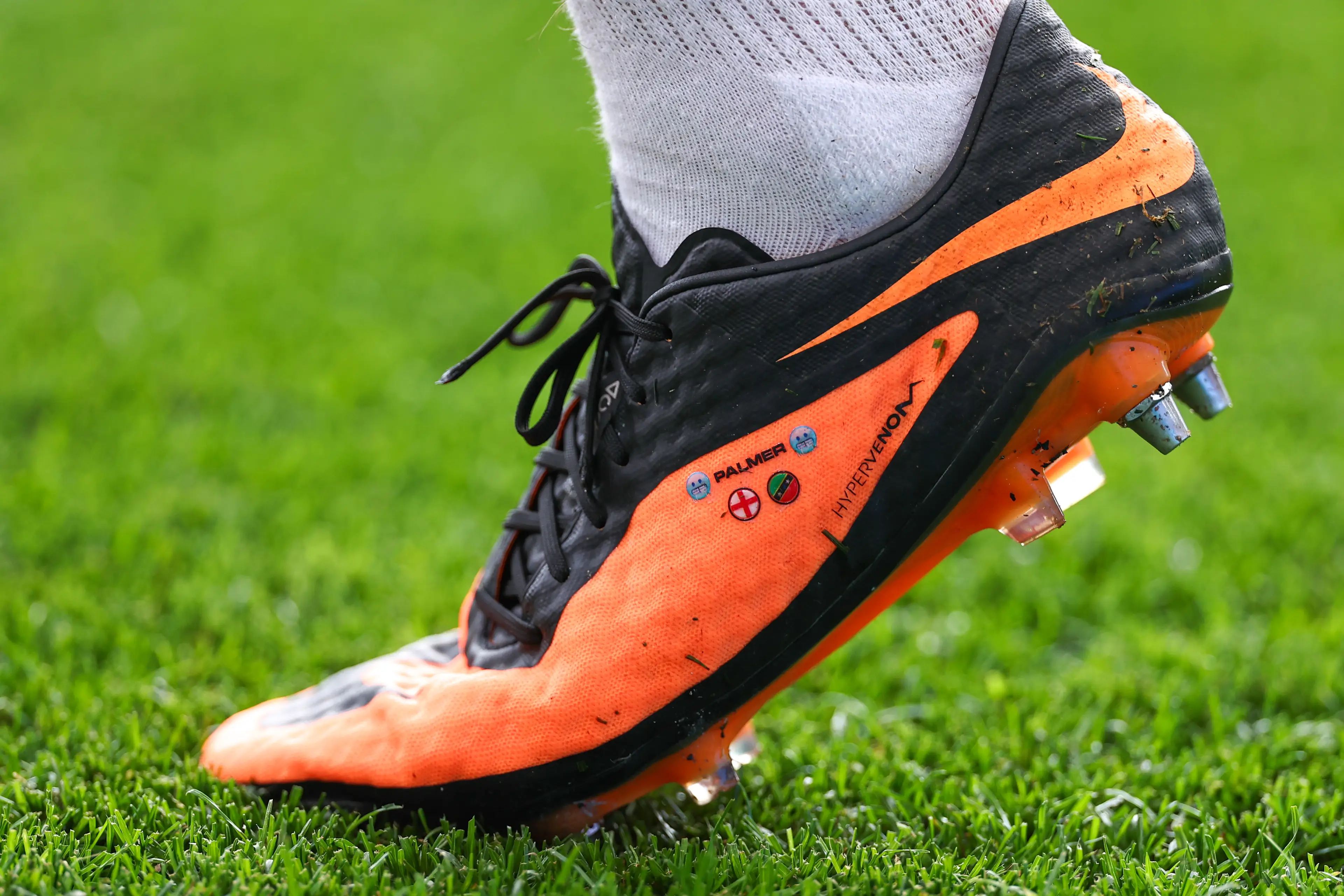 Cole Palmer's boots with both England and St. Kitts and Nevis flags / Photo by Robbie Jay Barratt - AMA/Getty Images