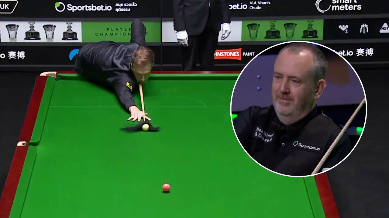 Mark Williams throws towel on the table to end match after Judd Trump fluke