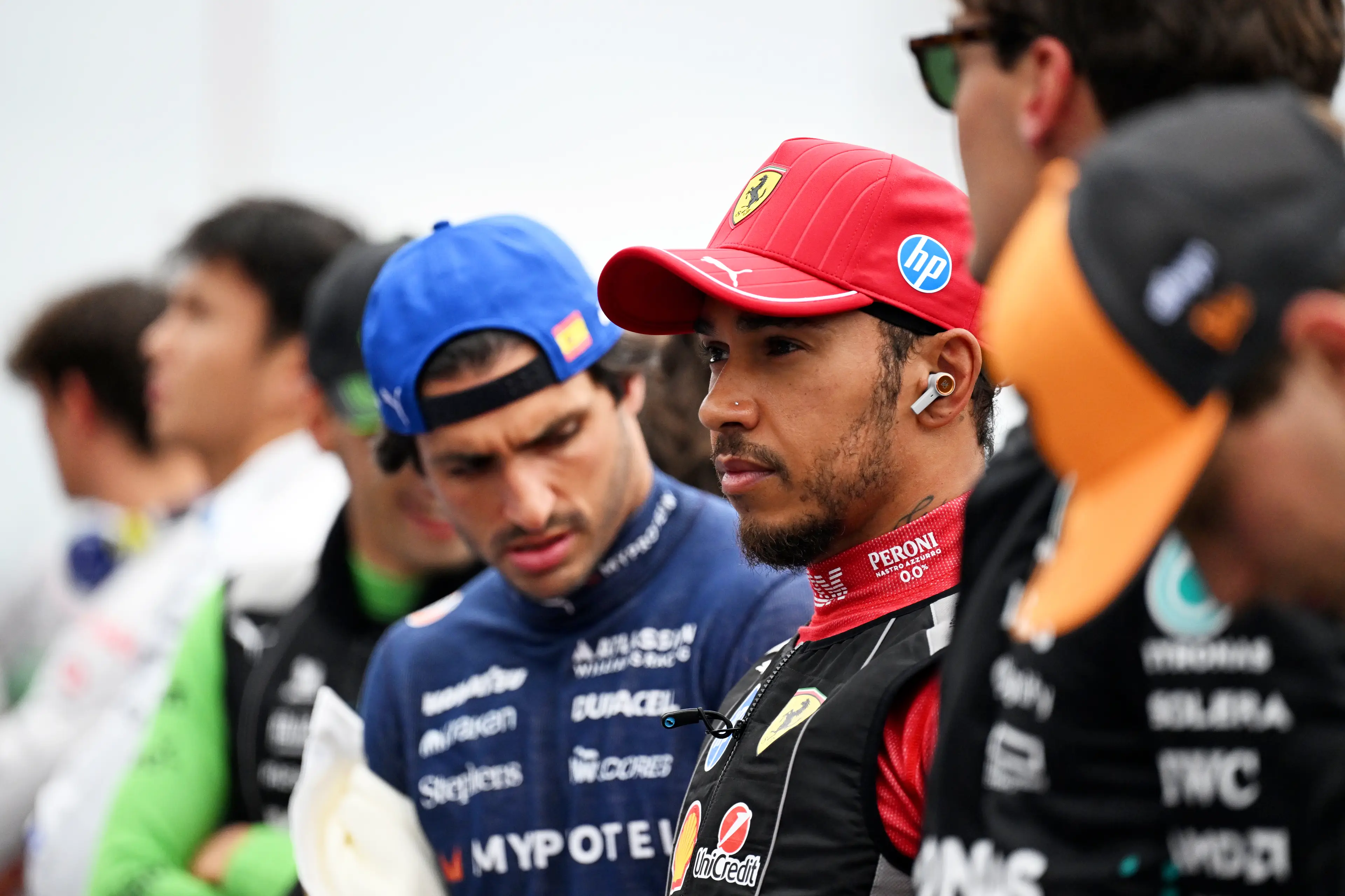 Carlos Sainz and Lewis Hamilton. Image: Mark Sutton - Formula 1 / Contributor via Getty