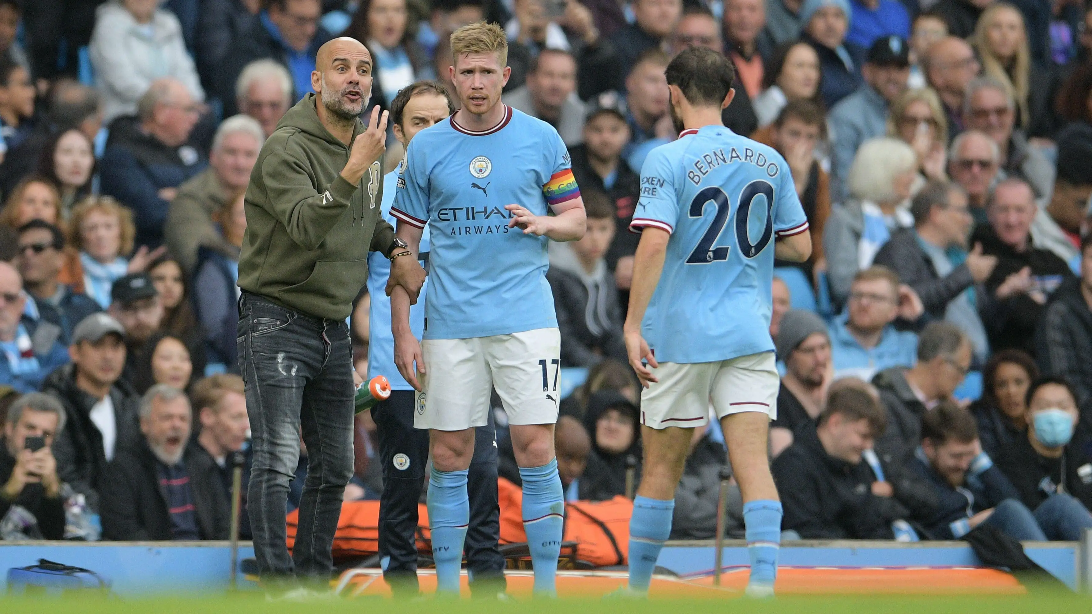 Bernardo Silva in action for Manchester City.