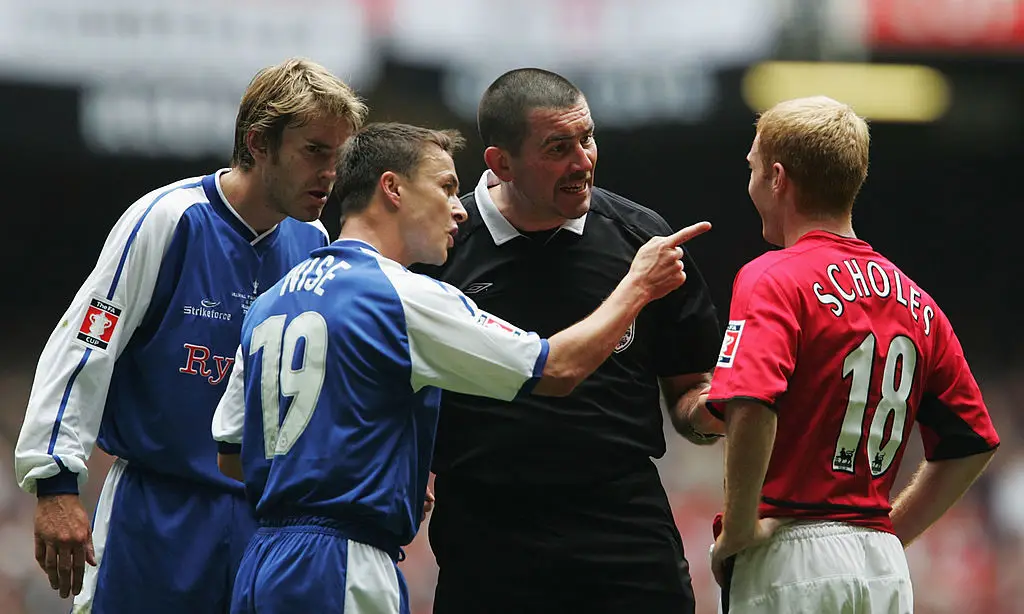 Dennis Wise and Paul Scholes faced eachother in the 2004 FA Cup final (Credit:Getty)