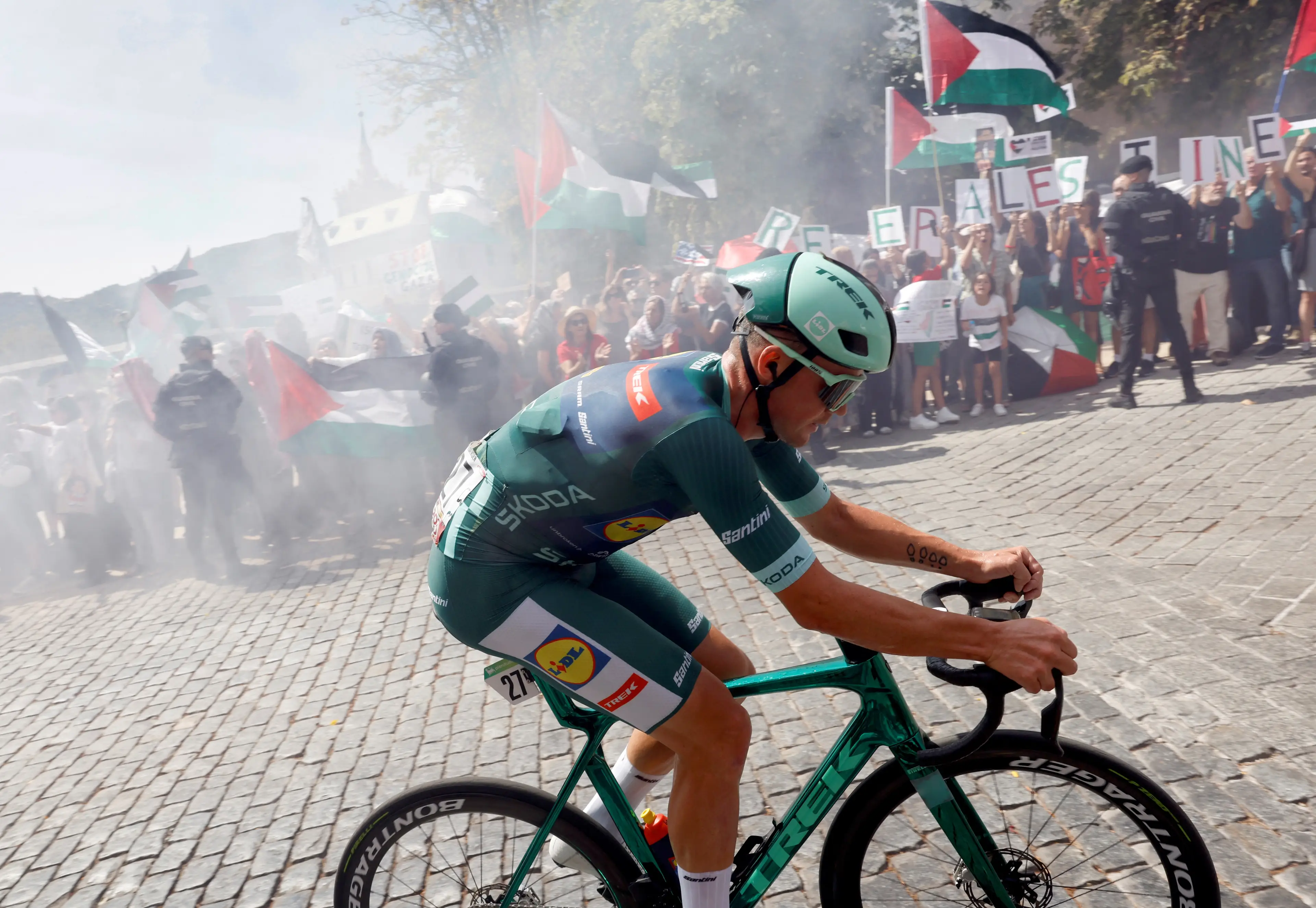 Palestinian protestors at the Vuelta a Espana. Image: PIERRE-PHILIPPE MARCOU / Contributor via Getty