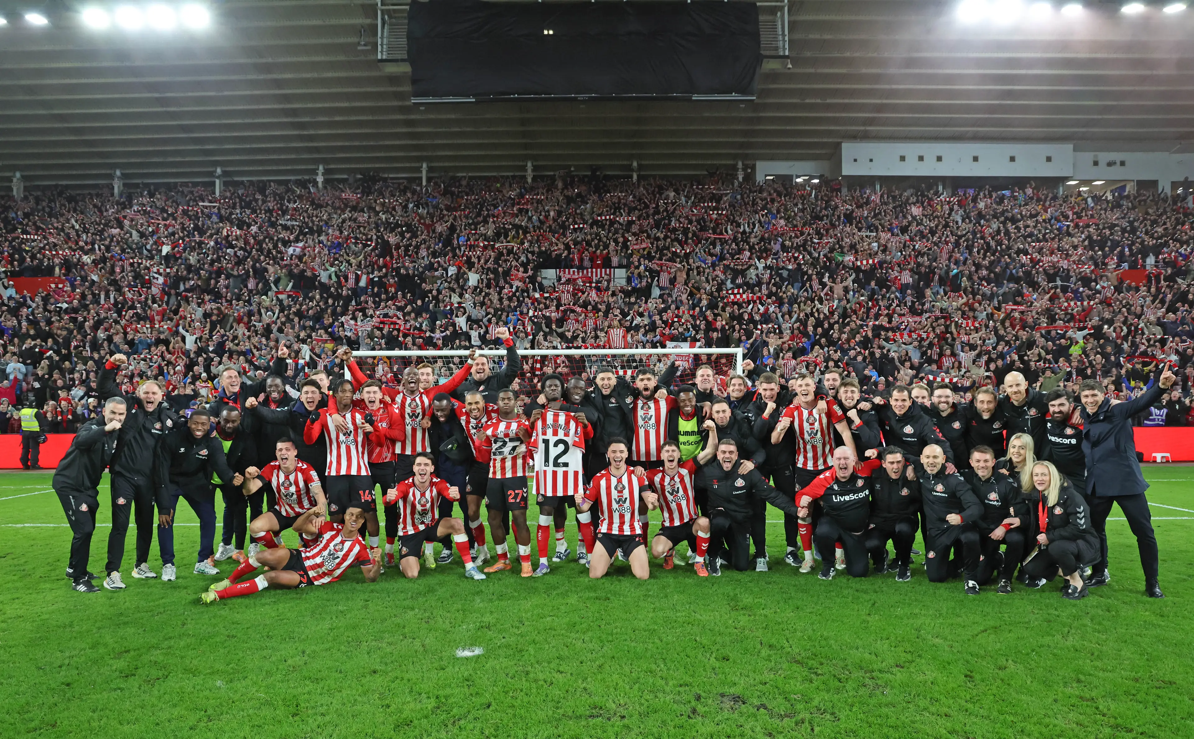 Sunderland re-created the Newcastle team photo (Getty)