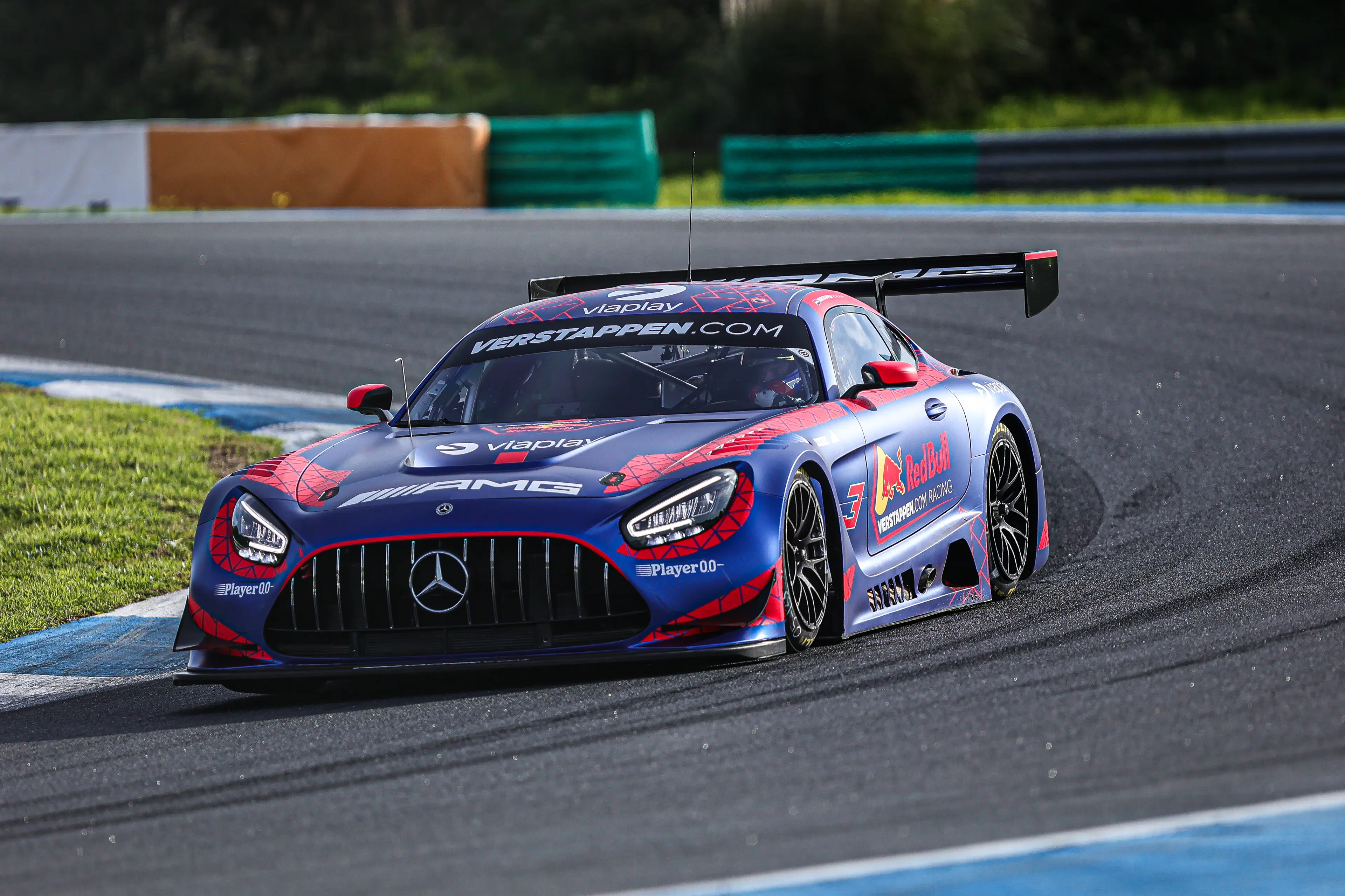 Max Verstappen testing a Mercedes AMG GT3 (credit: getty)