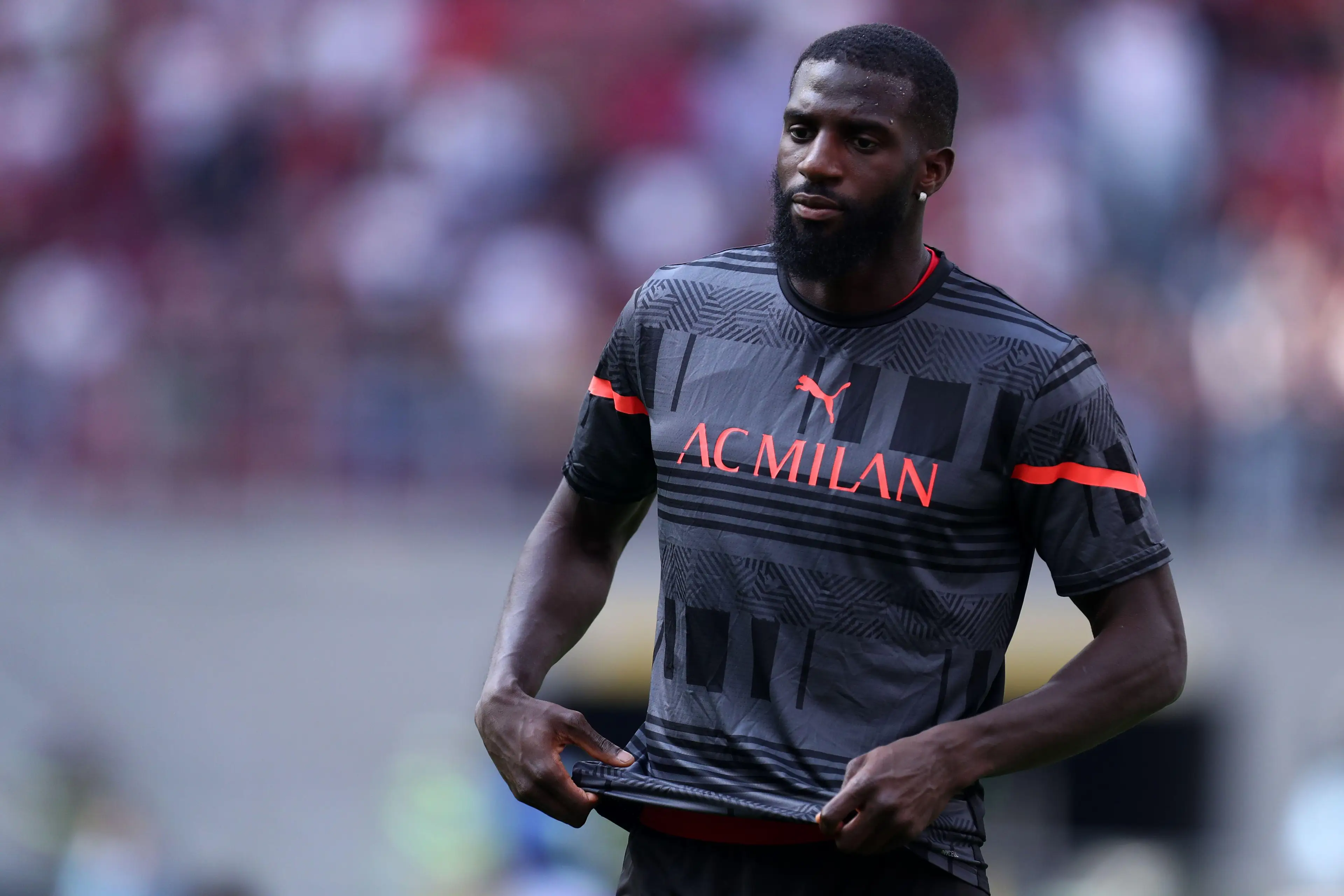 Tiemoue Bakayoko during warm up before the Serie A match between AC Milan and Atalanta BC. (Alamy)