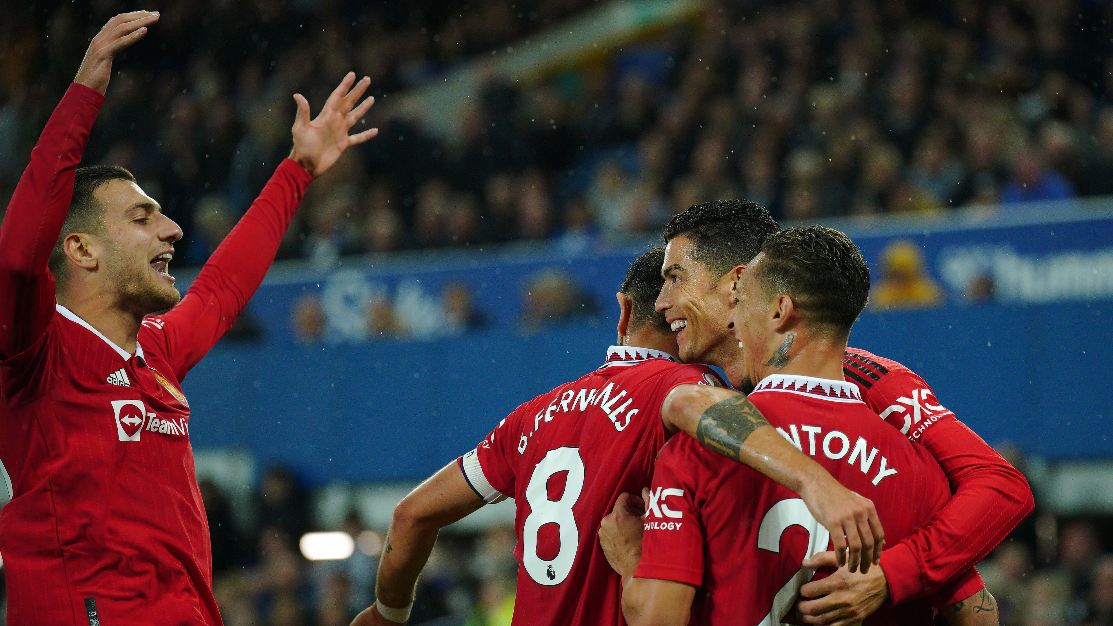 Everton 1-2 Manchester United: Cristiano Ronaldo scores 700th club goal in tight Premier League win