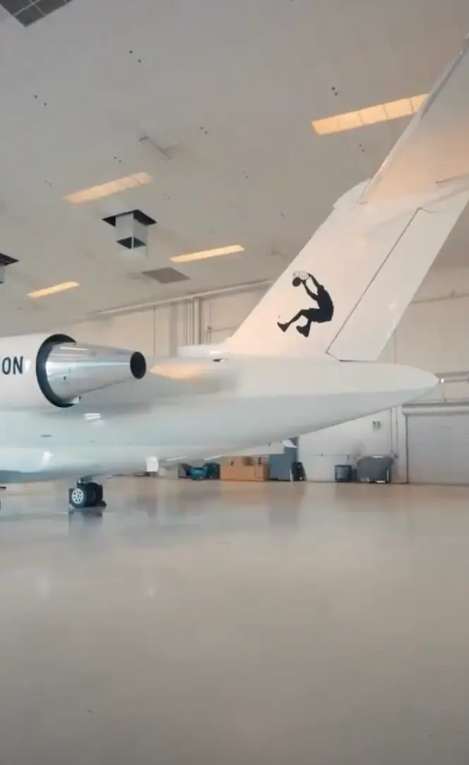 Shaq has his 'Dunkman' logo printed on his private jet. Image: YouTube/The Swanky Life