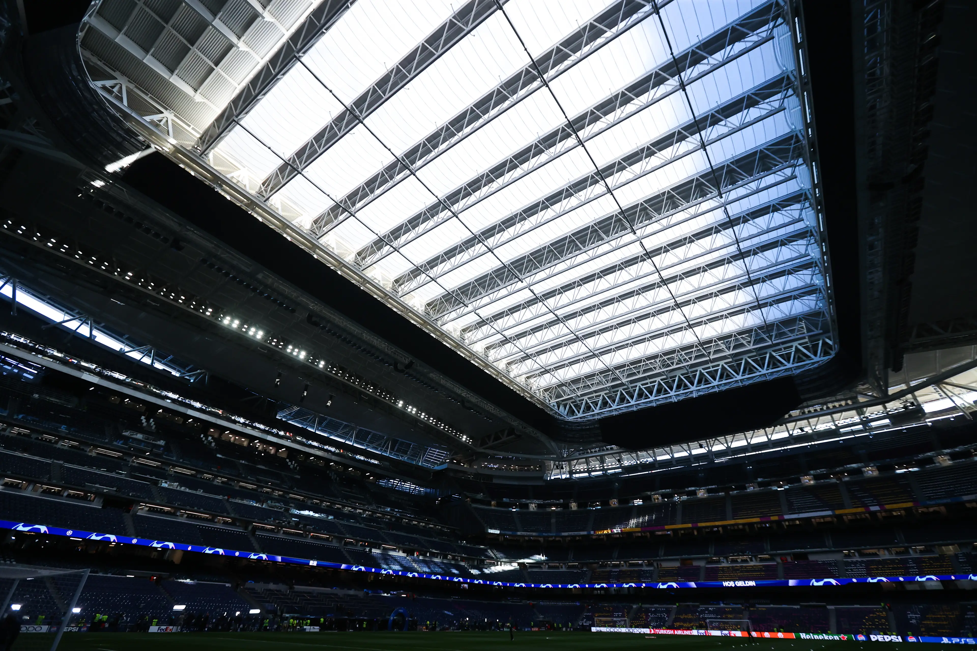 The closed roof is said to amplify noise. Image: Getty