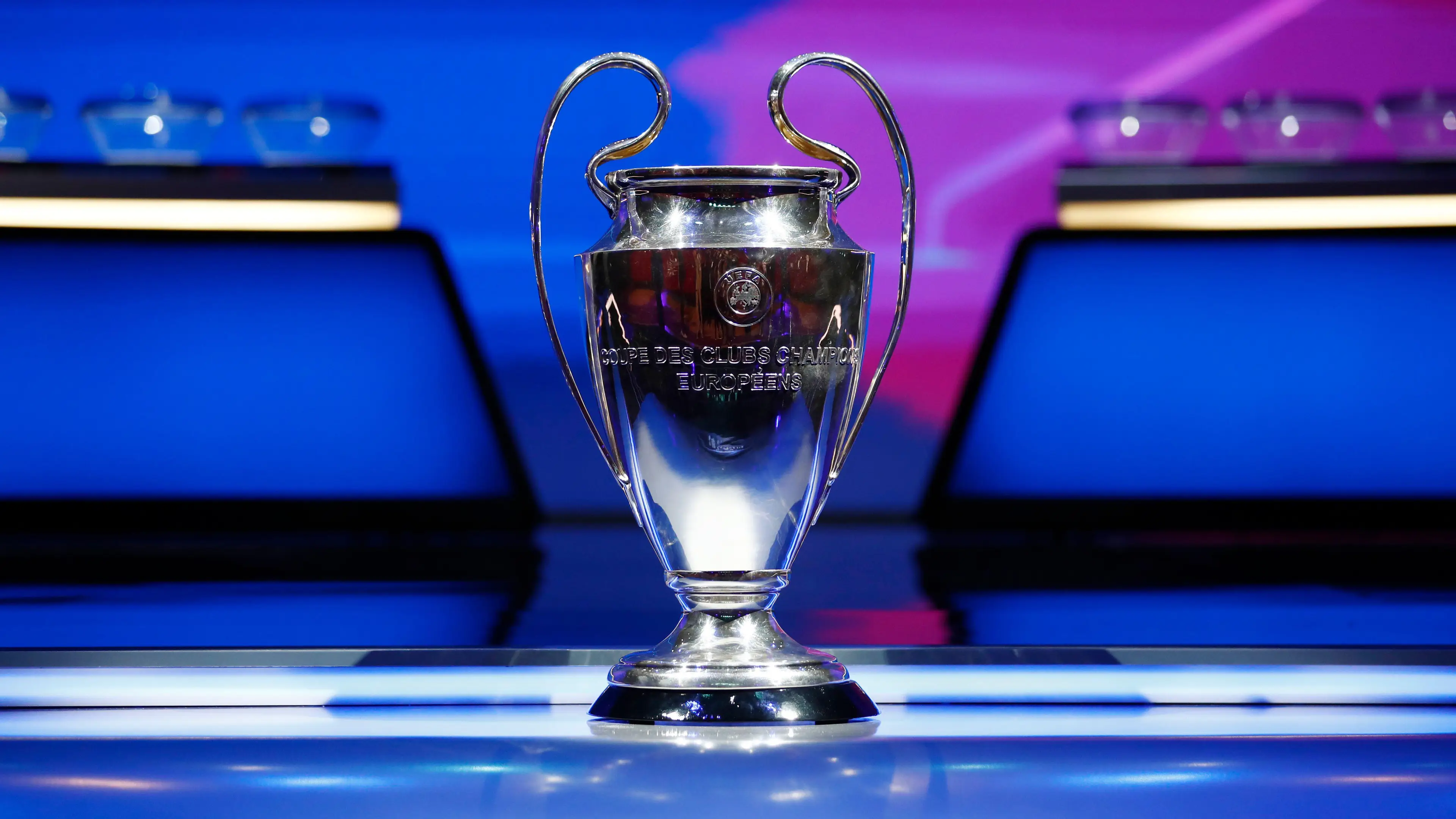 General view of the Champions League trophy before the draw. (Alamy)